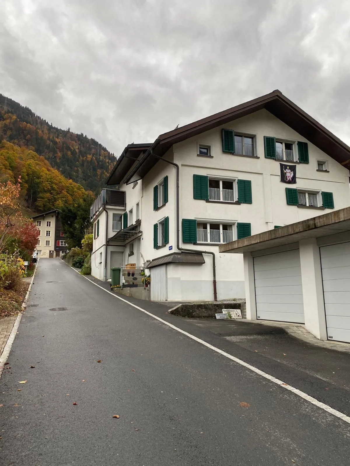 Gemütliche 6-Zimmer Einfamilienhaus an ruhiger Lage in Glarus