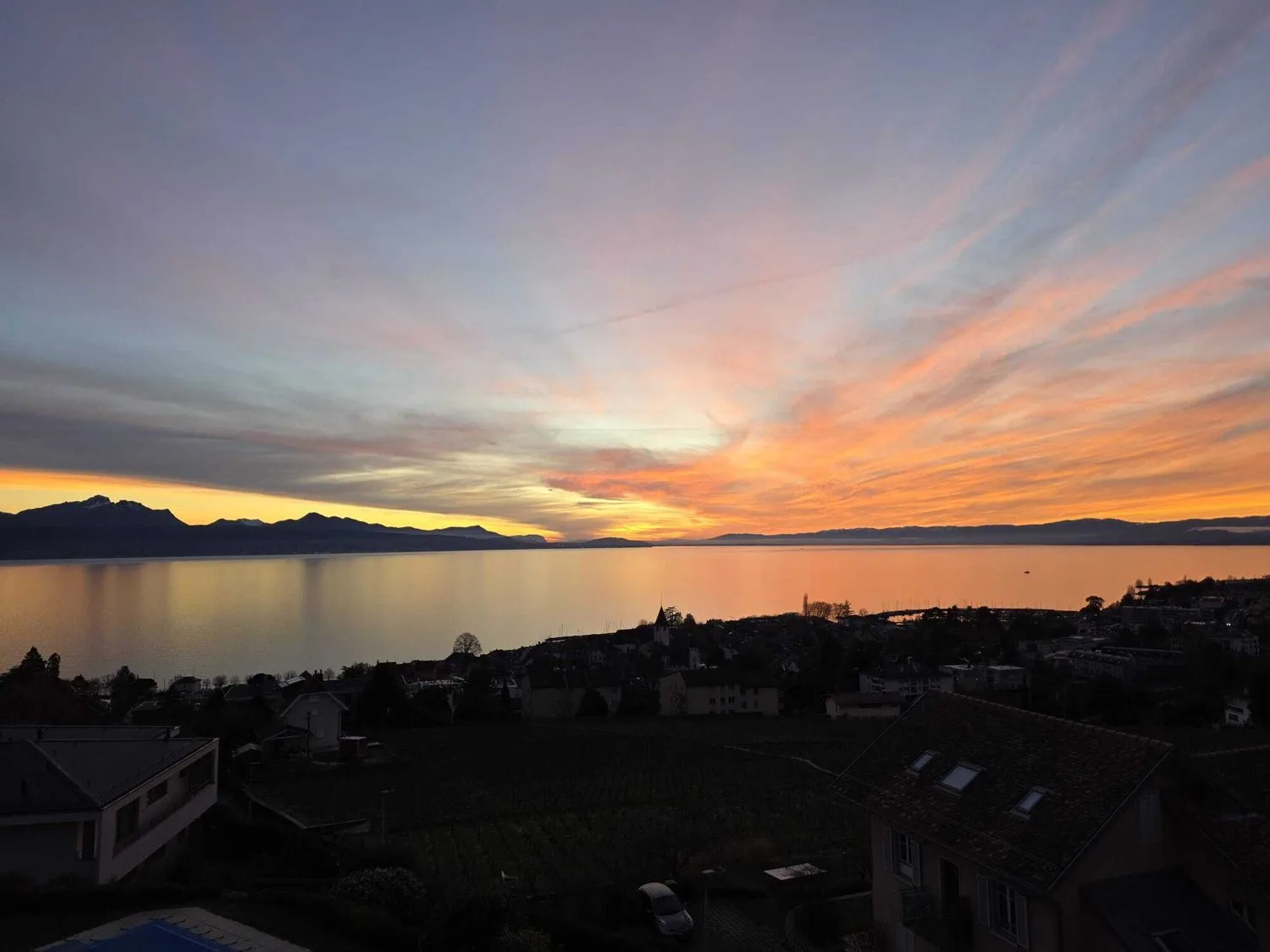 LUTRY - BEL APPARTEMENT DE 4.5 PIÈCES AVEC VUE SUR LE LAC ET LES
