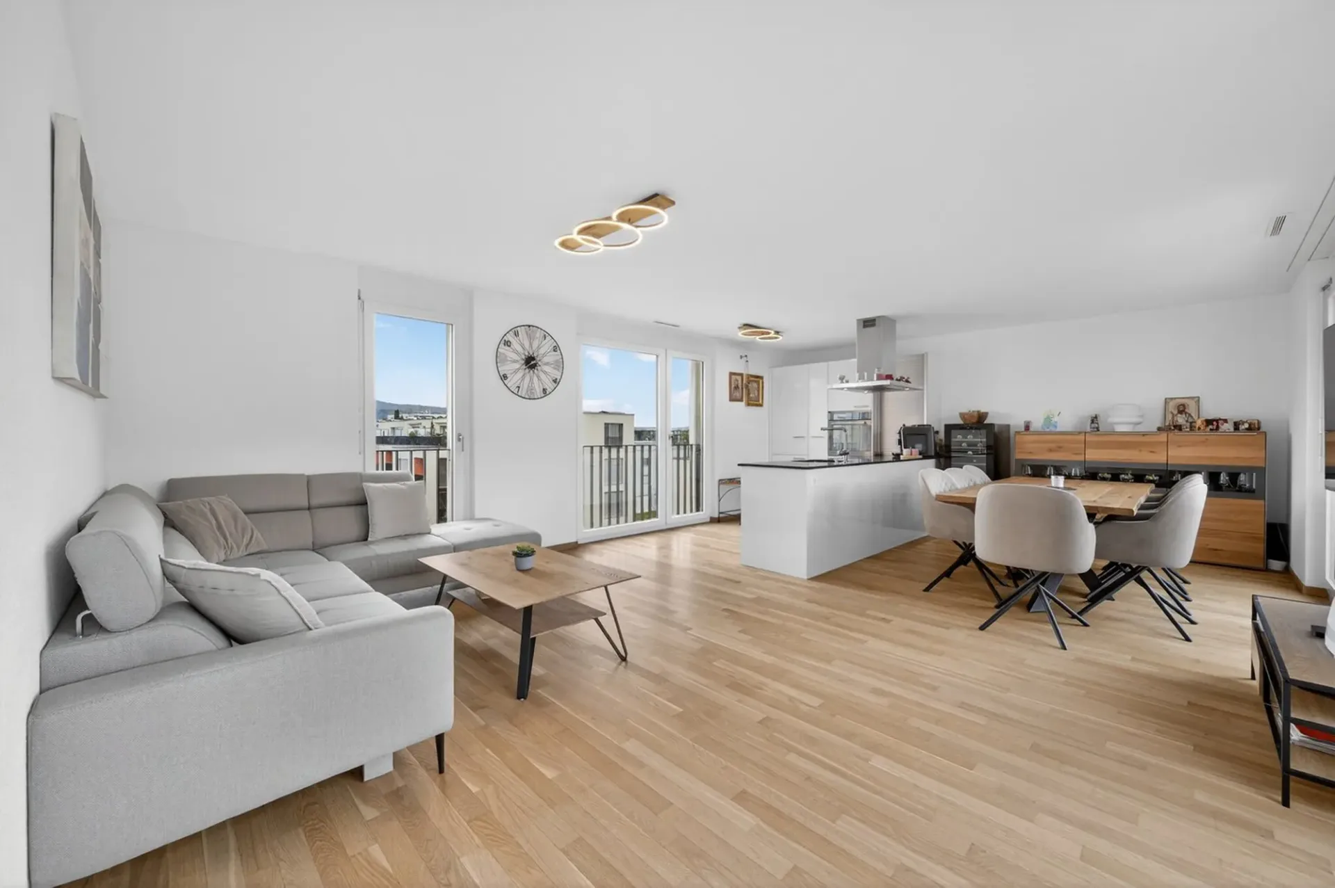 ***RESERVIERT*** BIJOU - 2.5-Zimmer-Attikawohnung vor den Toren Zürichs