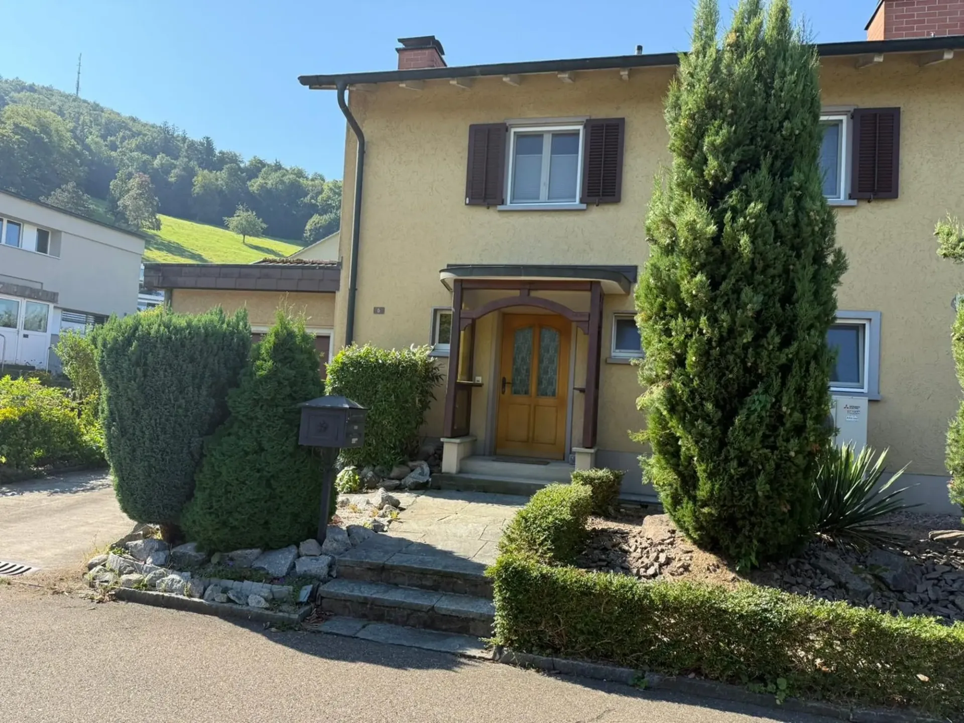 Delizioso appartamento maisonette 2.5 locali con camino e giardino invernale a Laufenburg