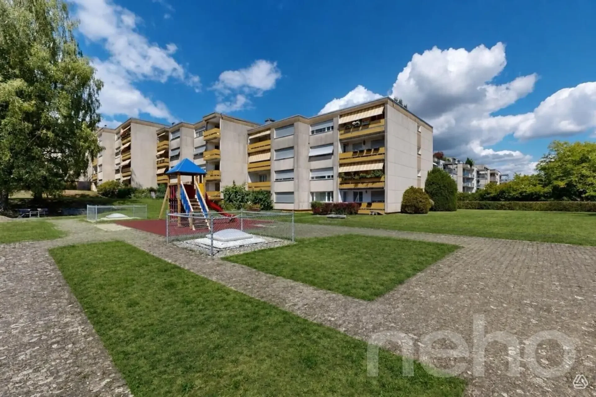 Top renovierte Wohnung in Familienquartier