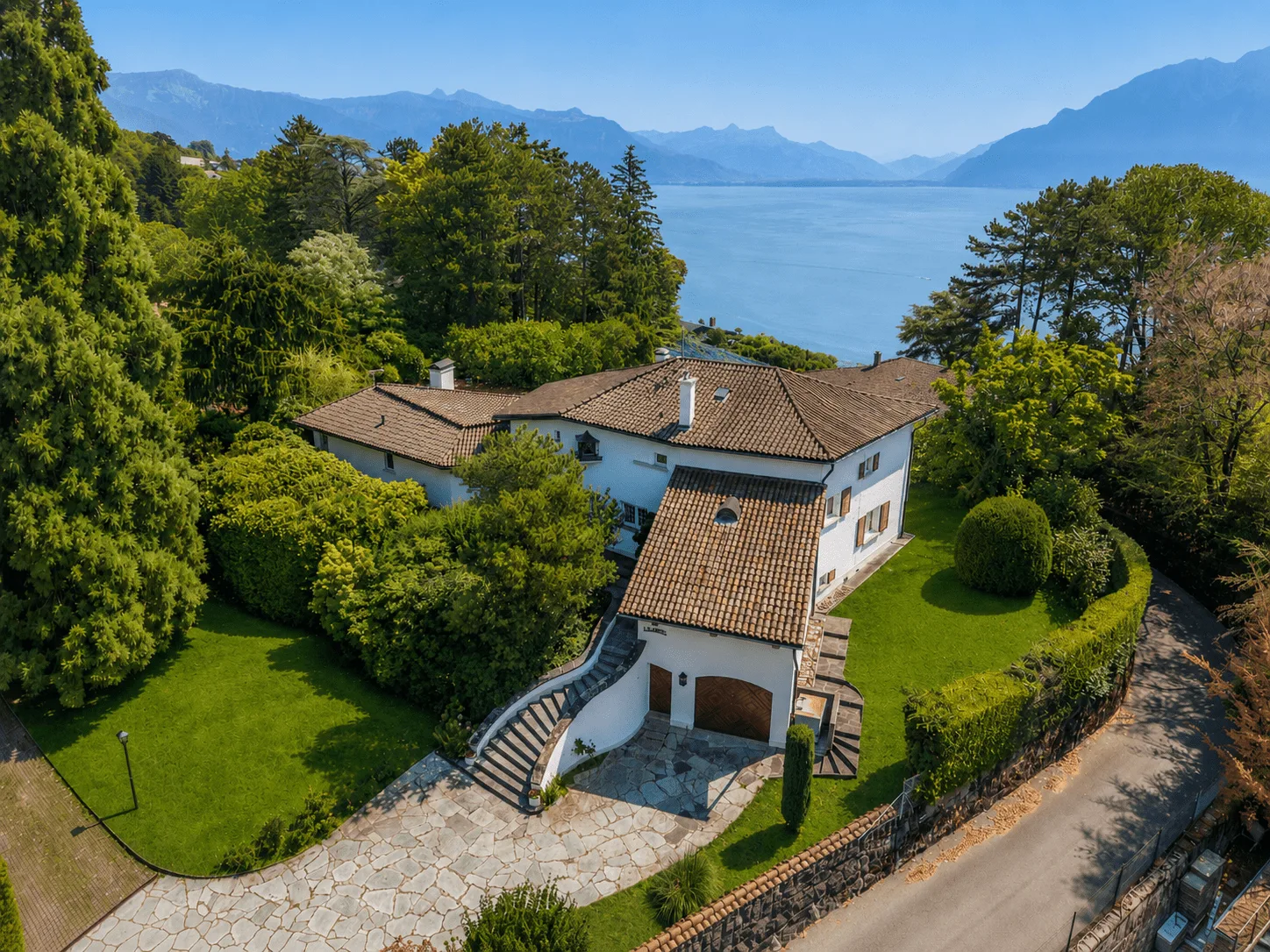 CHEXBRES - HERRENHAUS MIT SCHWIMMBAD, SEEBLICK & WOHNUNG