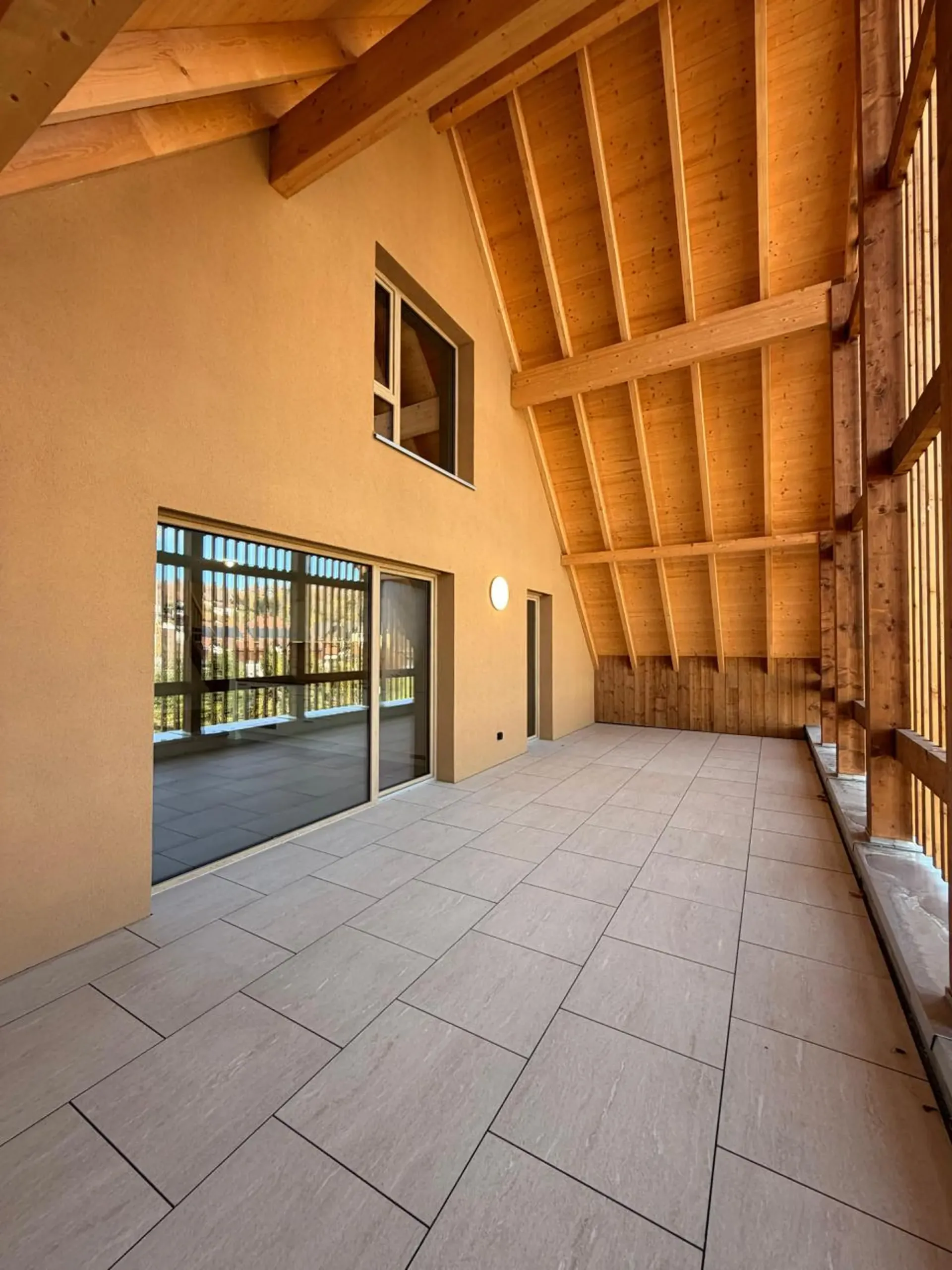 Prachtiges Dachgeschoß-Apartment mit 3.5 Zimmern im 2. Stock