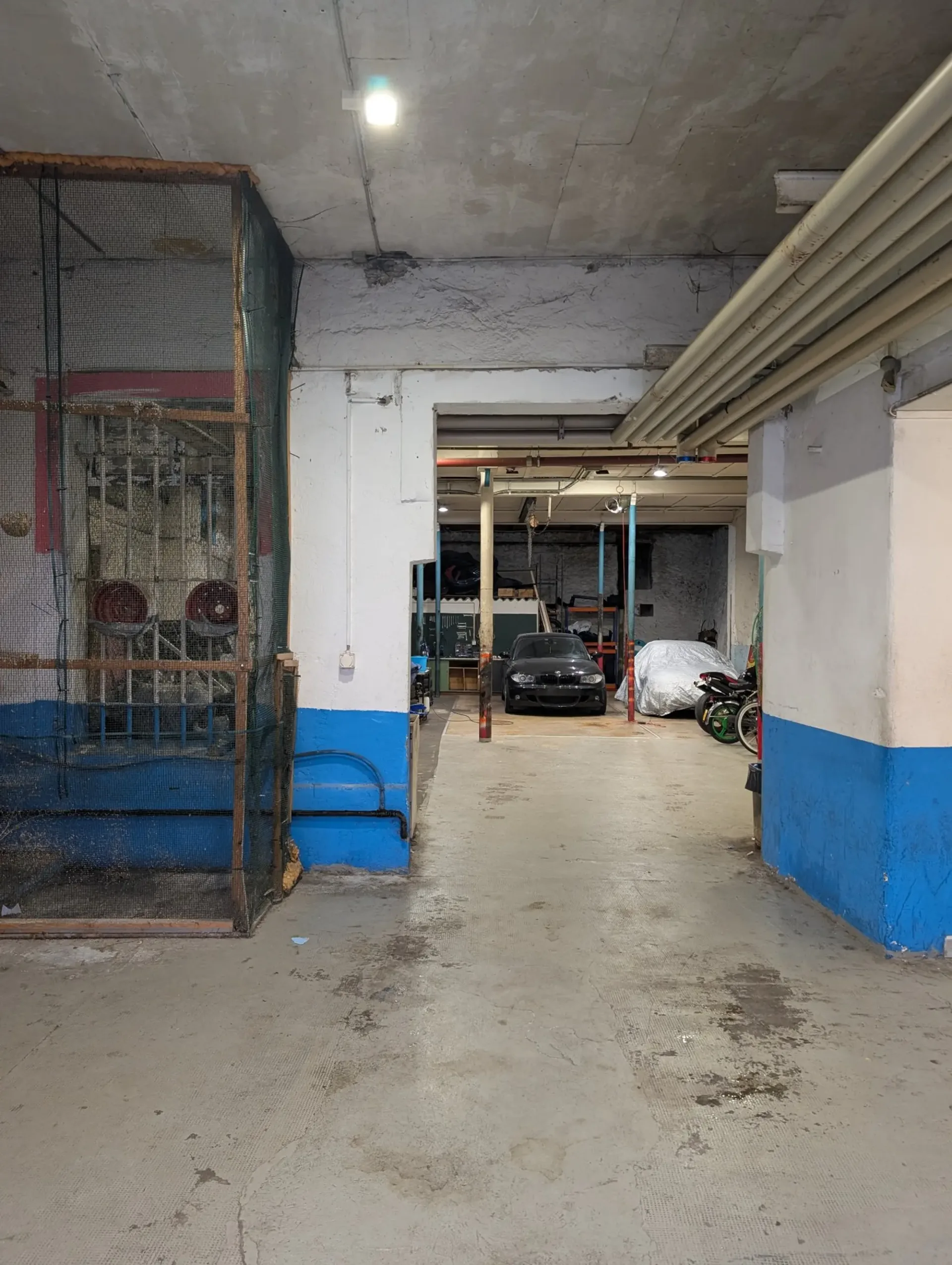 Lokal Gewerbe / Lager im Erdgeschoss