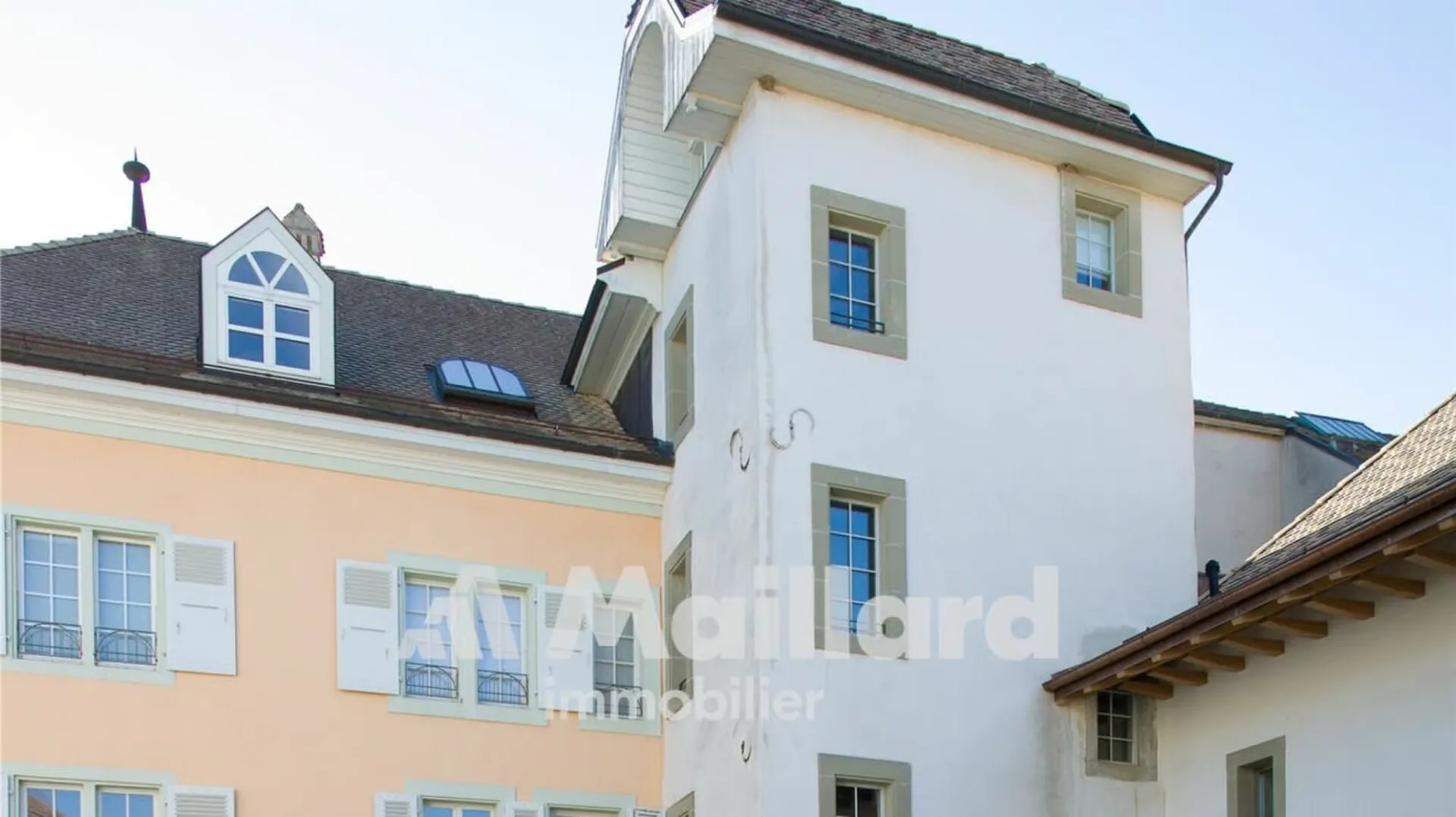 Prächtig, historisch und attisch, "Der Turm" der Krone im Herzen der Altstadt von Bourg!