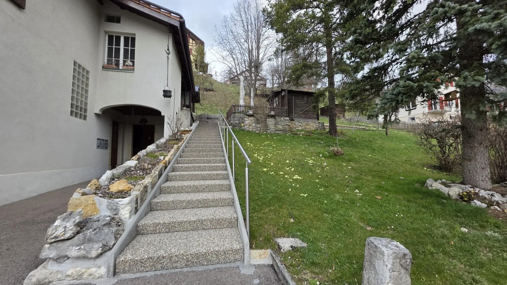 Appartement mit privater Terrasse und Garage