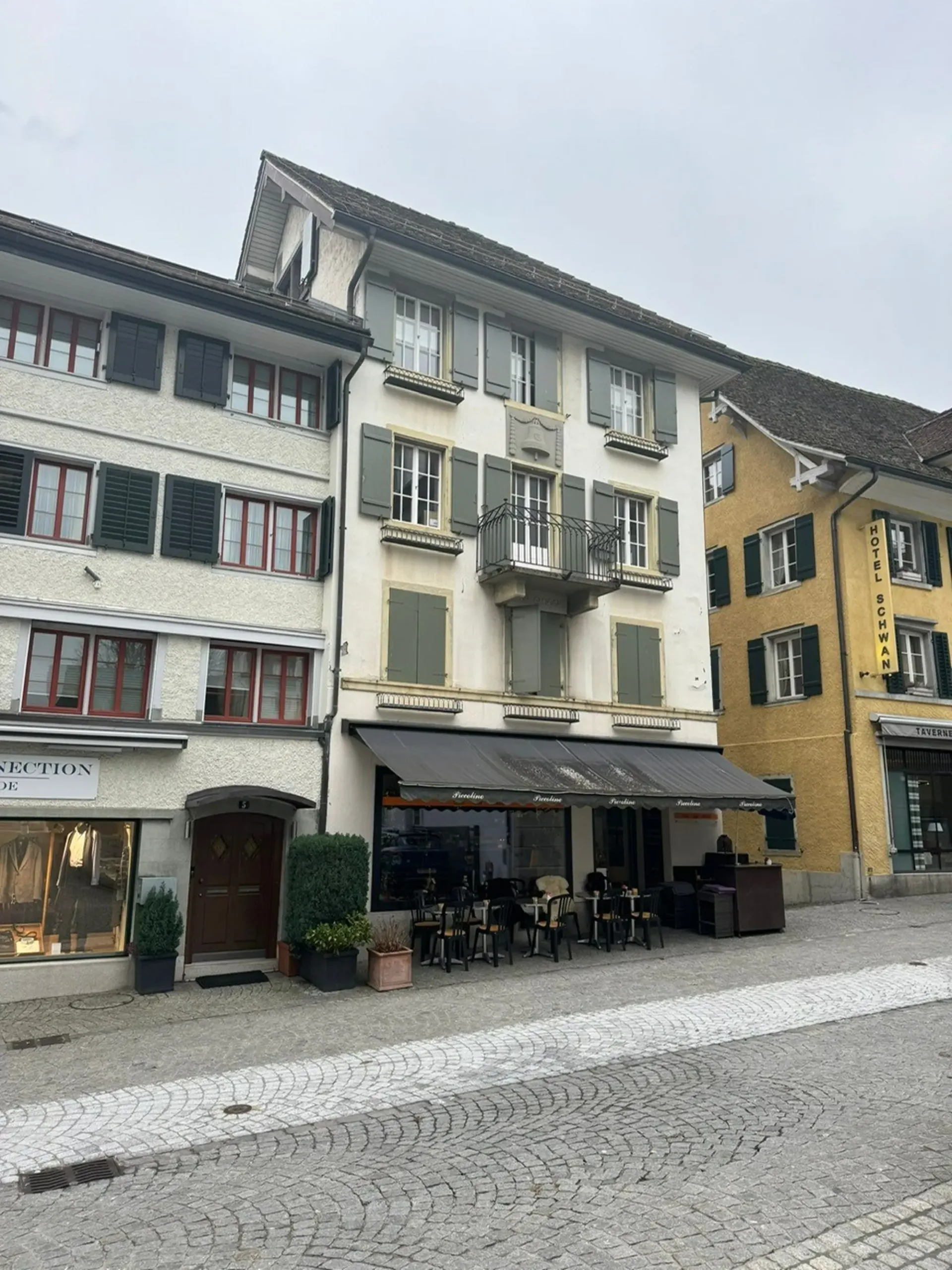 Charmante 4-Zimmer-Altbauwohnung mit Seeblick in Horgen