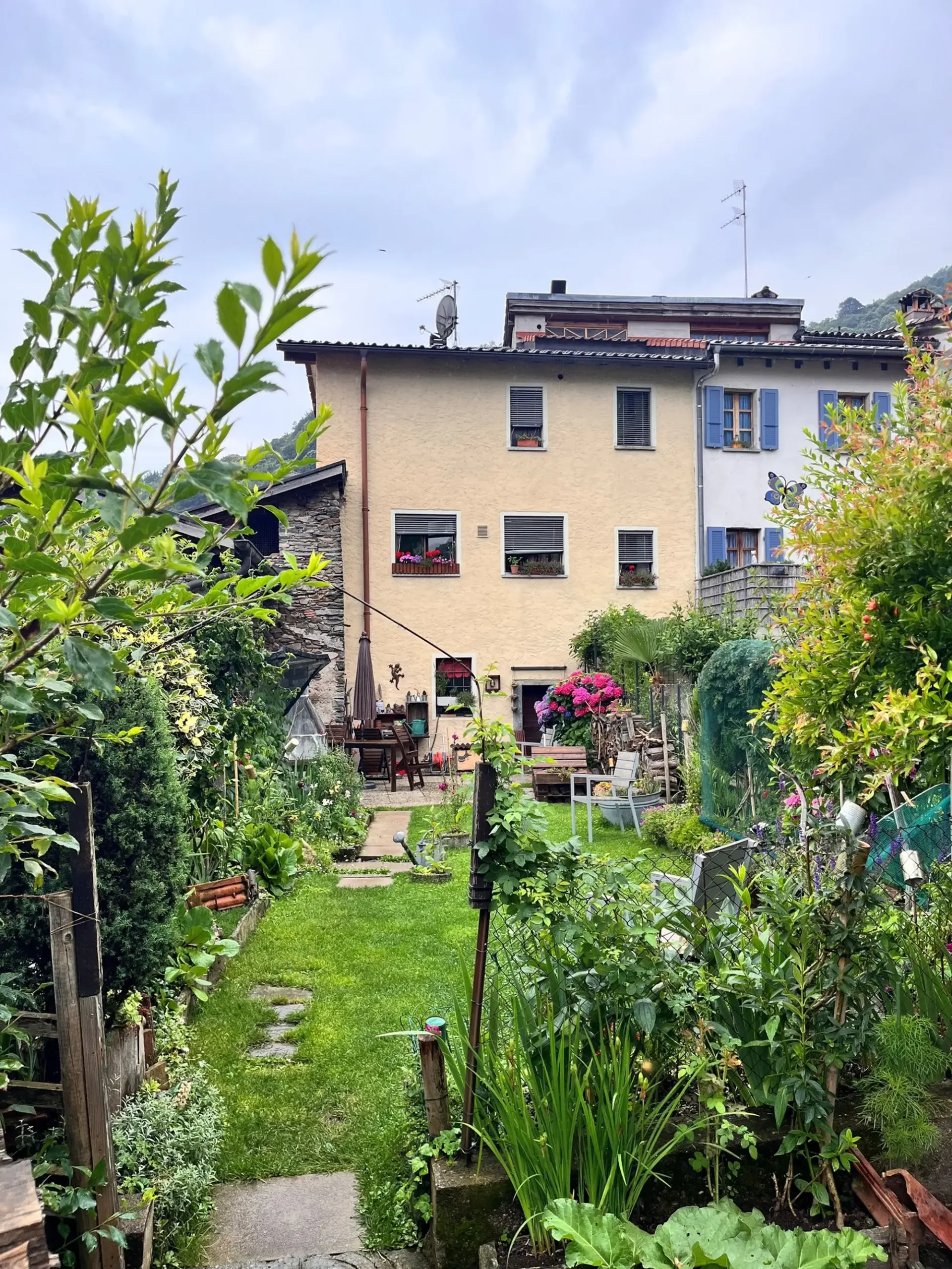 Maison à la limite du noyau avec jardin