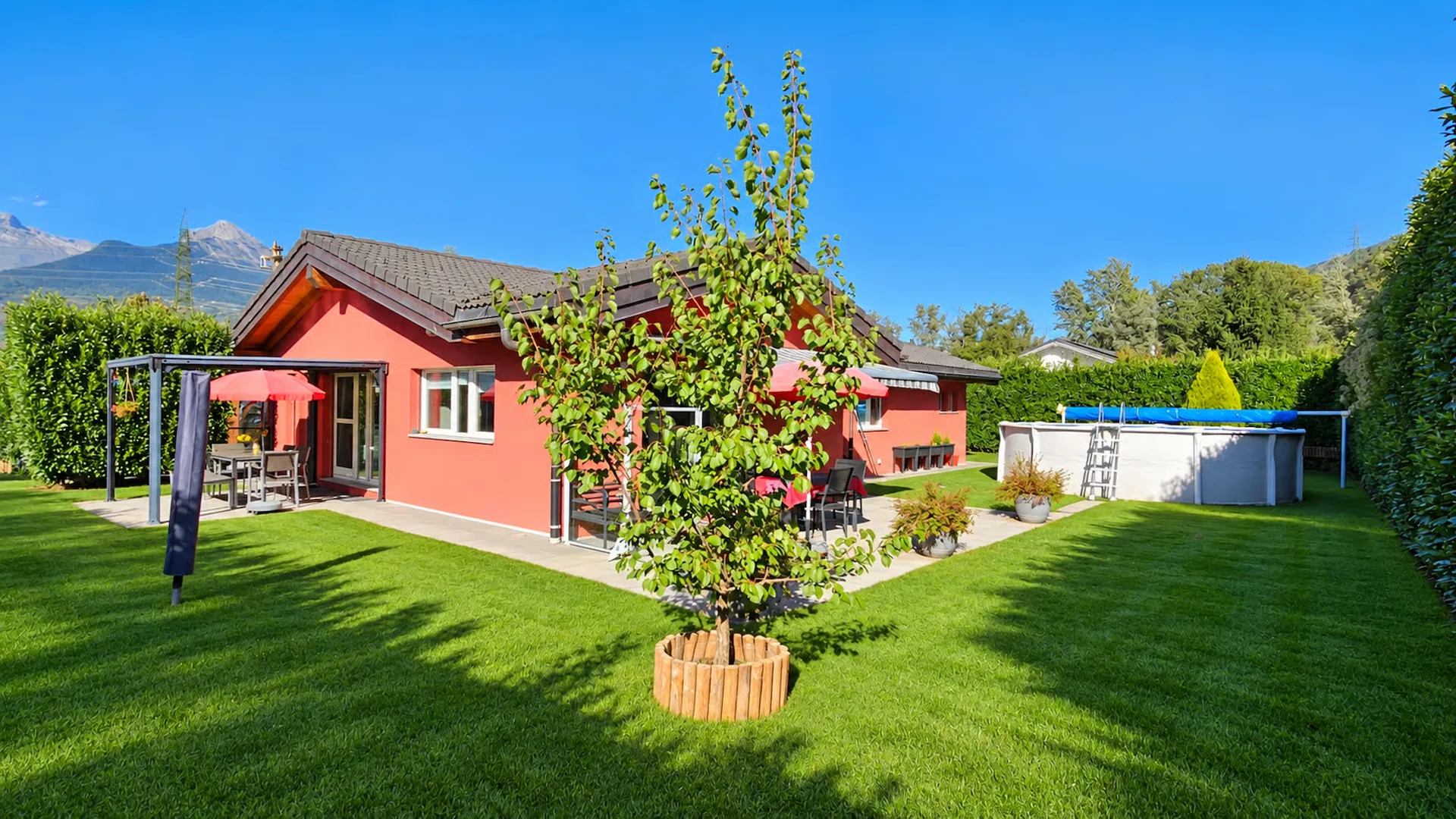 Prächtige individuelle Villa mit Pool