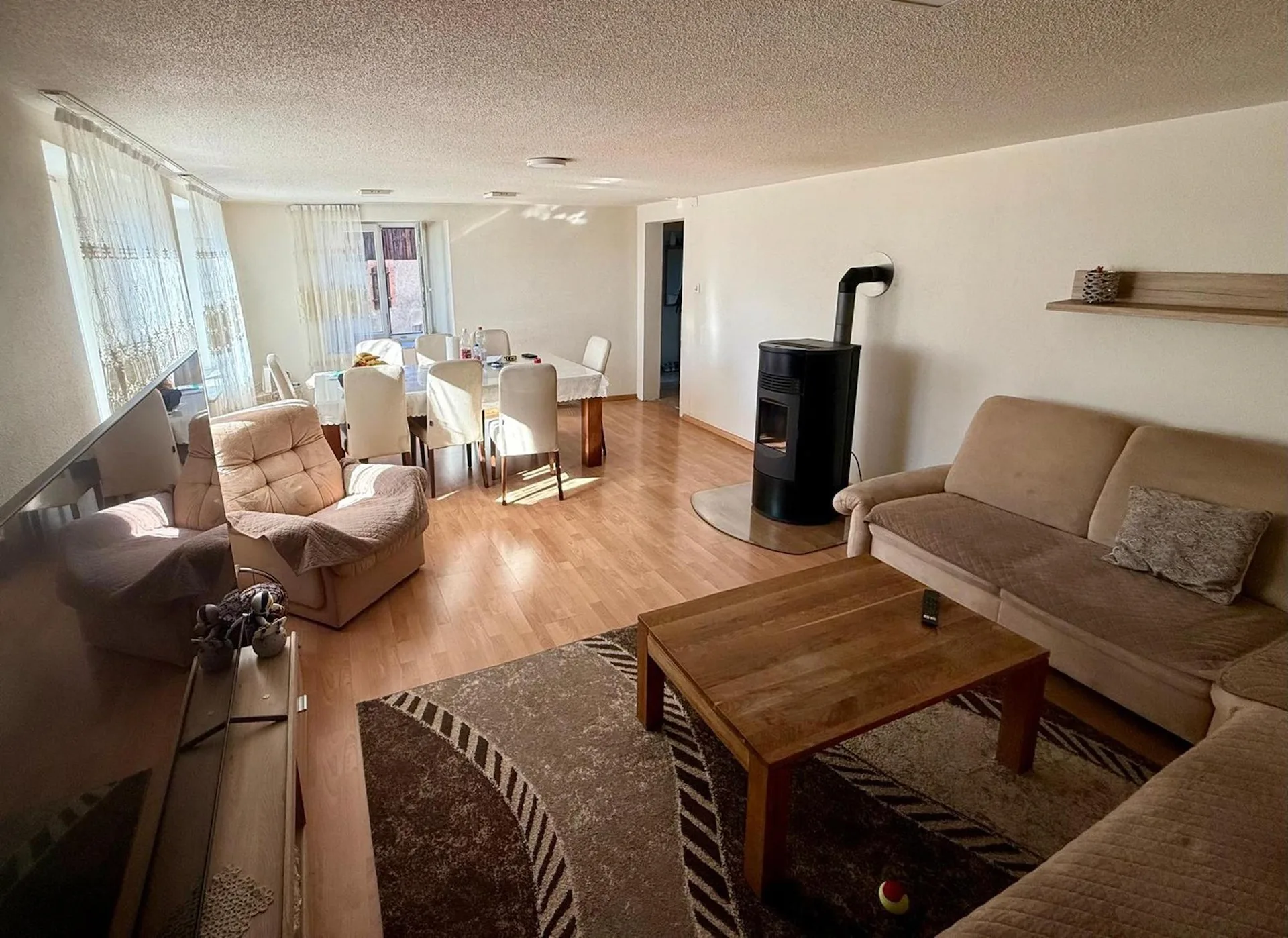 Single-family house with large terrace and great potential in Elfingen
