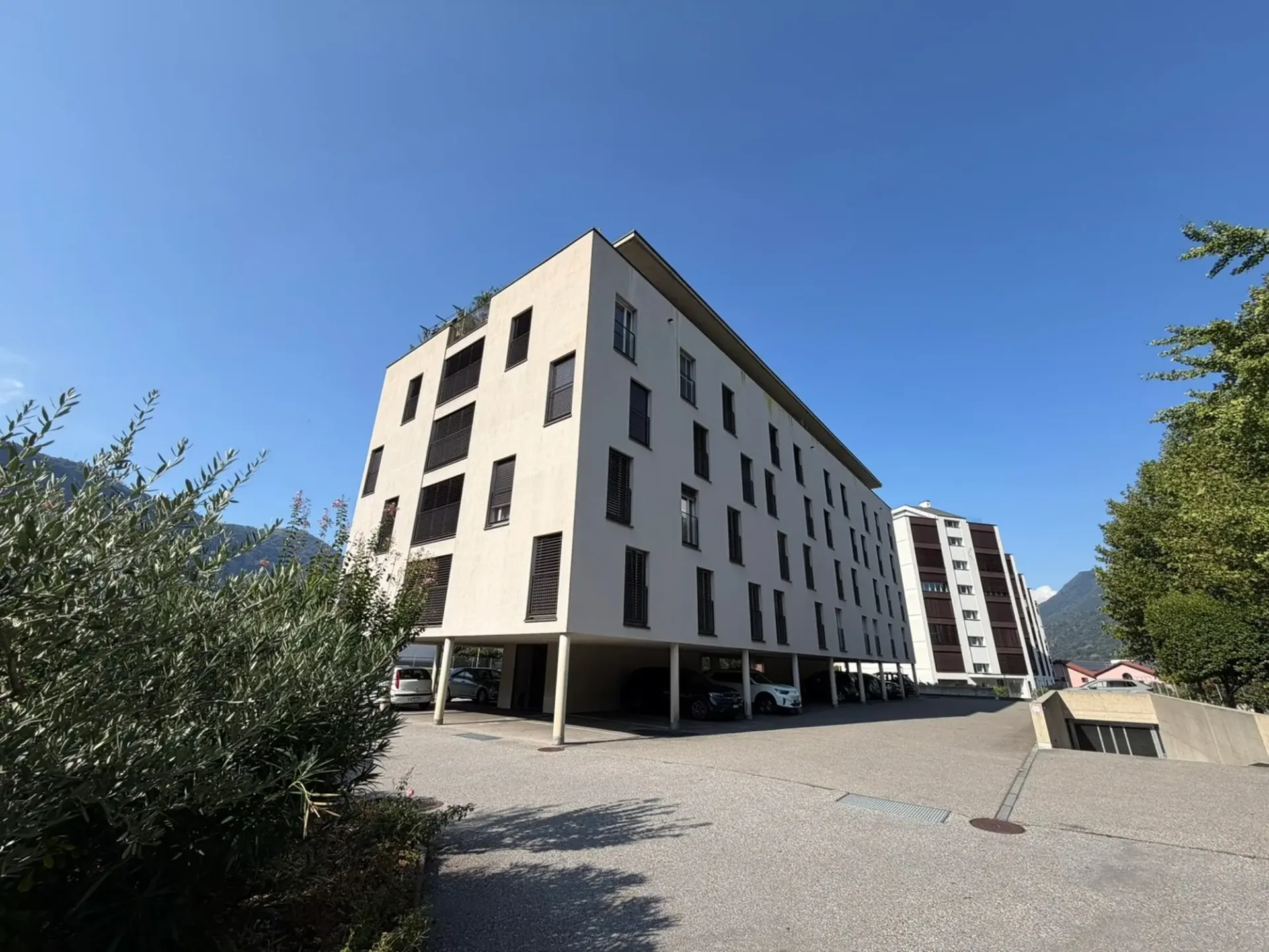 VENDESI LUMINOSO APPARTAMENTO 3.5 LOCALI - GIUBIASCO