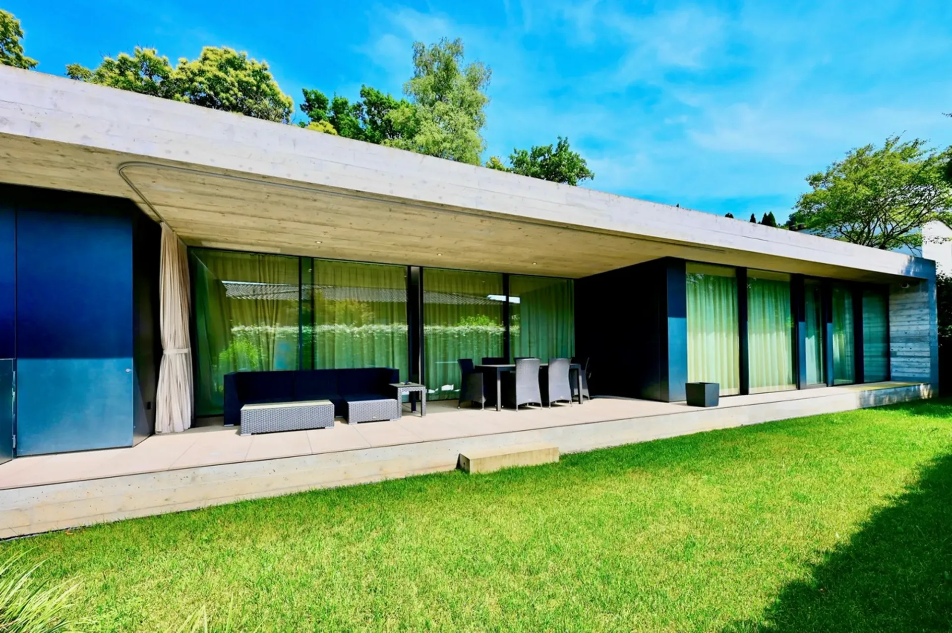 Villa Moderna di Lusso  - Pace, Privacy ed Eleganza Contemporanea
