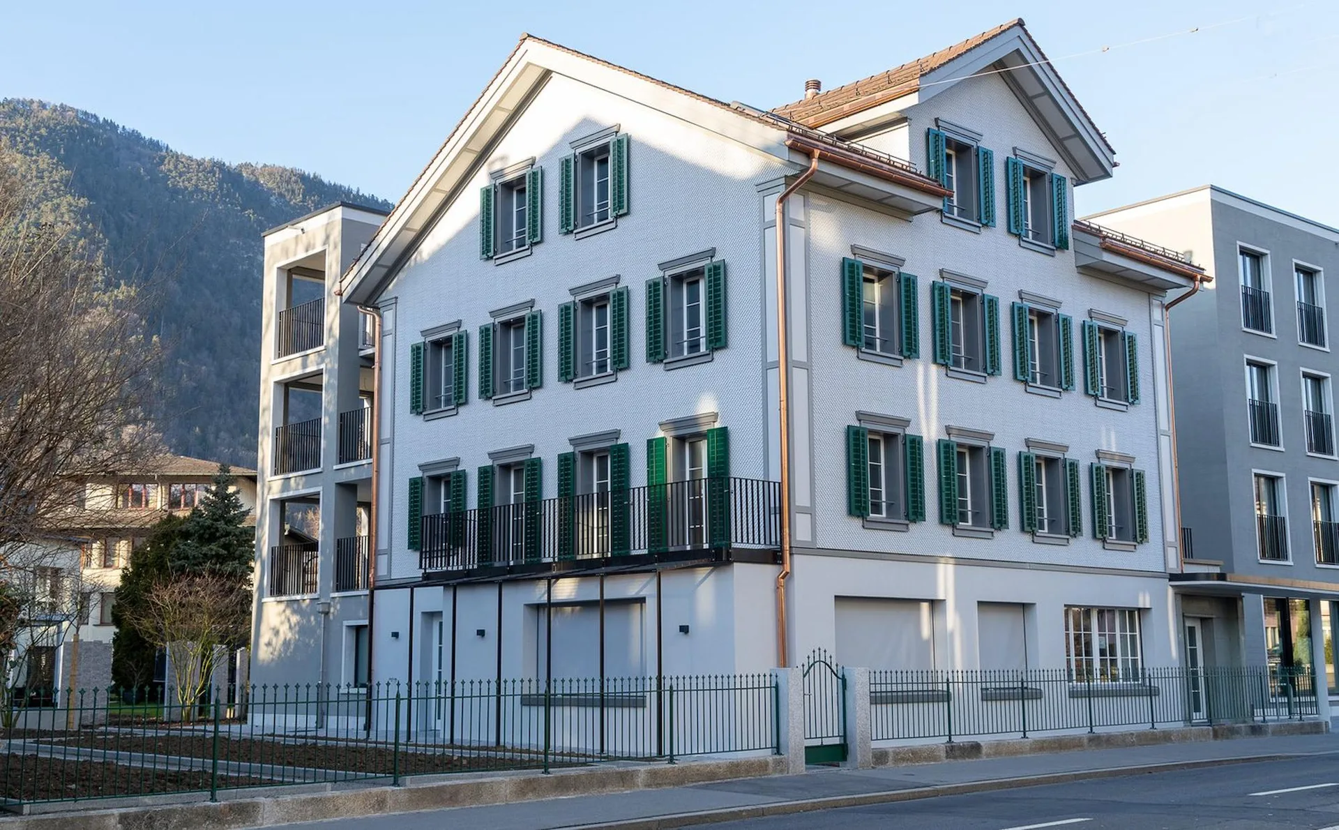 Exklusive 3.5-Zimmer-Dachwohnung im Rosengarten – Historischer Charme trifft modernes Design