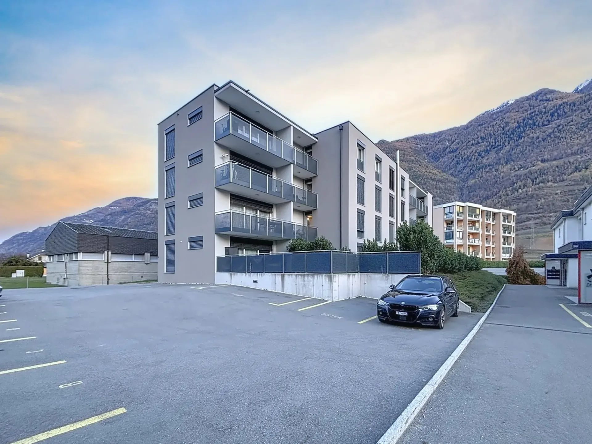 Moderne 3.5-Zimmer-Wohnung mit Balkon in Saxon