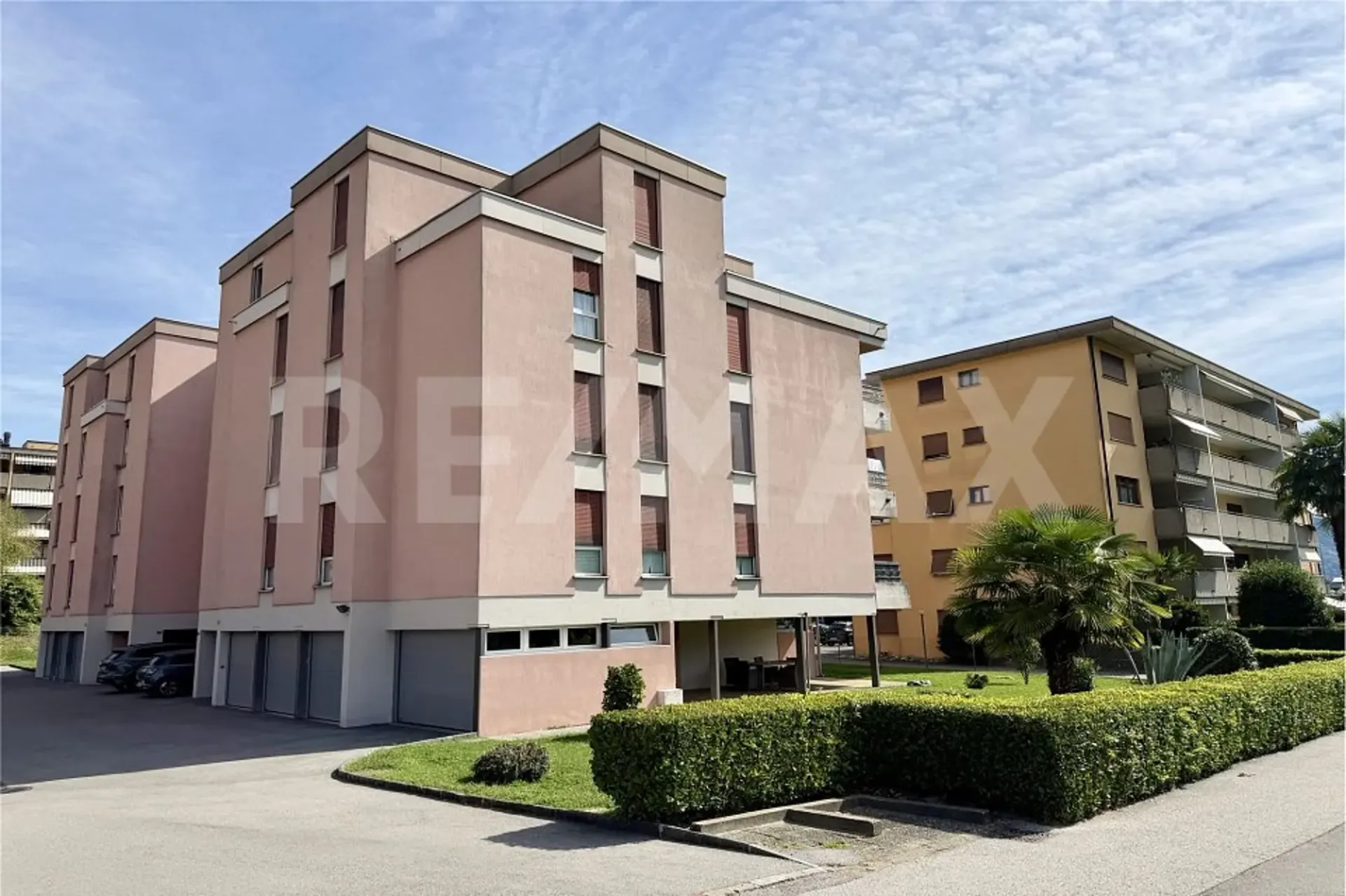 Spazioso e soleggiato appartamento 2.5 locali a Caslano