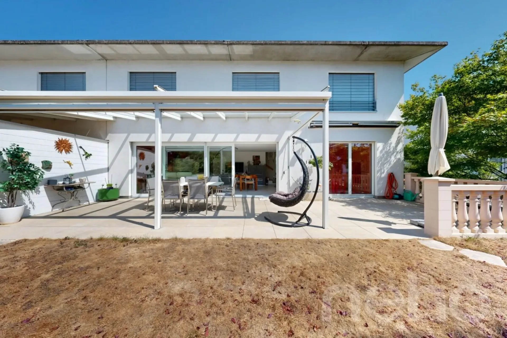 Attraktives 5.5-Zimmer Doppeleinfamilienhaus mit pflegeleichtem Garten