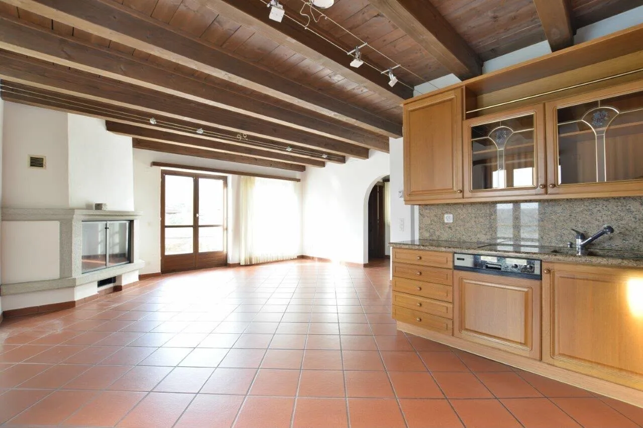 AFFITTASI LUMINOSA CASA SU 2 PIANI A CLARO - BELLINZONA