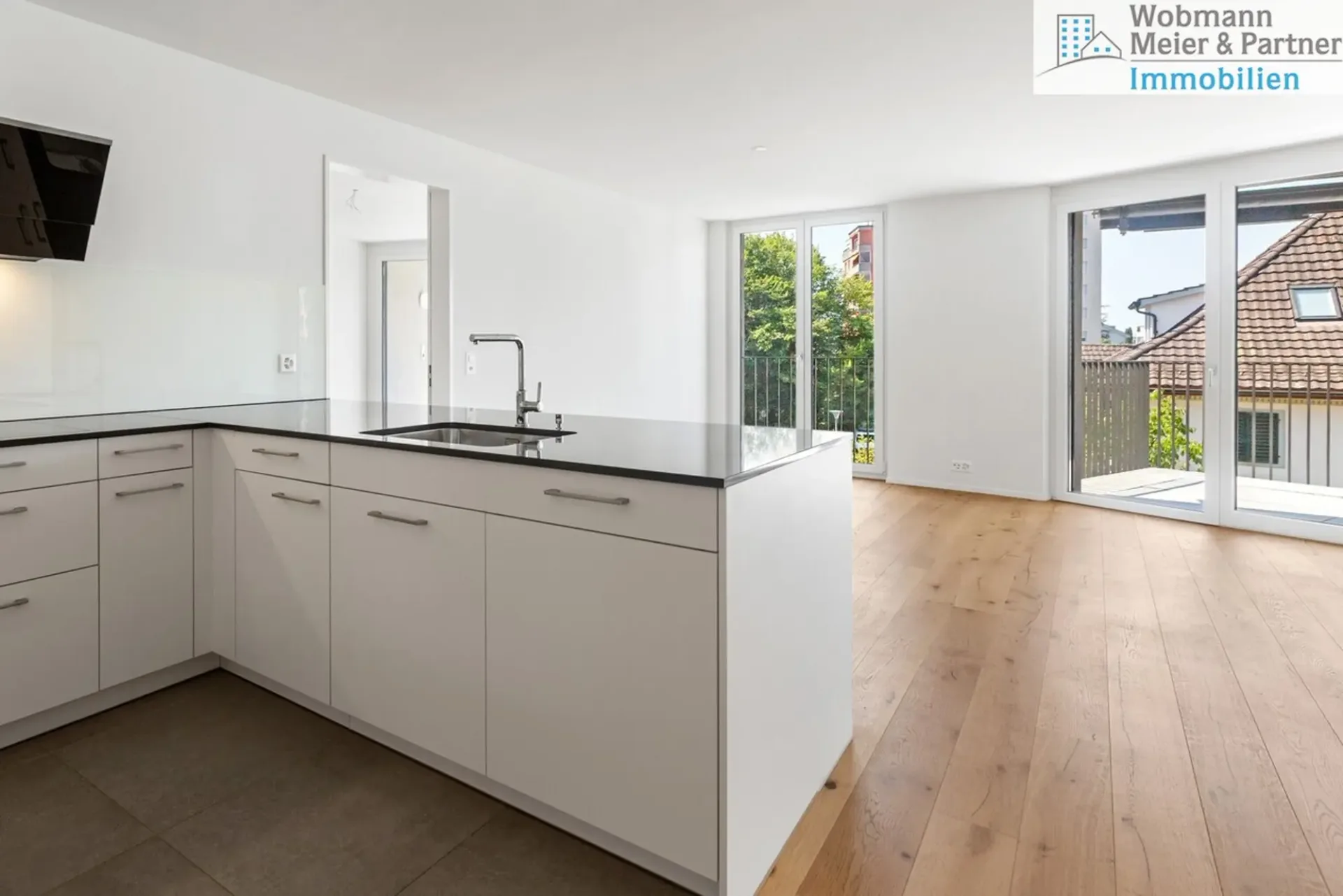 Neuwertige Wohnung, 2. Stock, 2 West-Balkone abseits der Hauptstrasse!