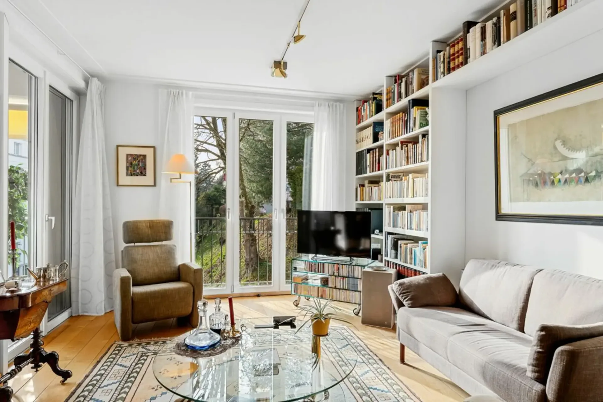 Exclusive living by the lake: Quiet premium residence with indoor pool, fitness & concierge