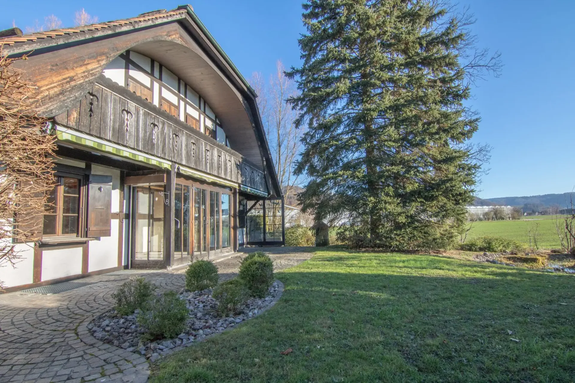 Charmantes 7.5-Zimmer-Einfamilienhaus mit Sauna und Garage in Brittnau