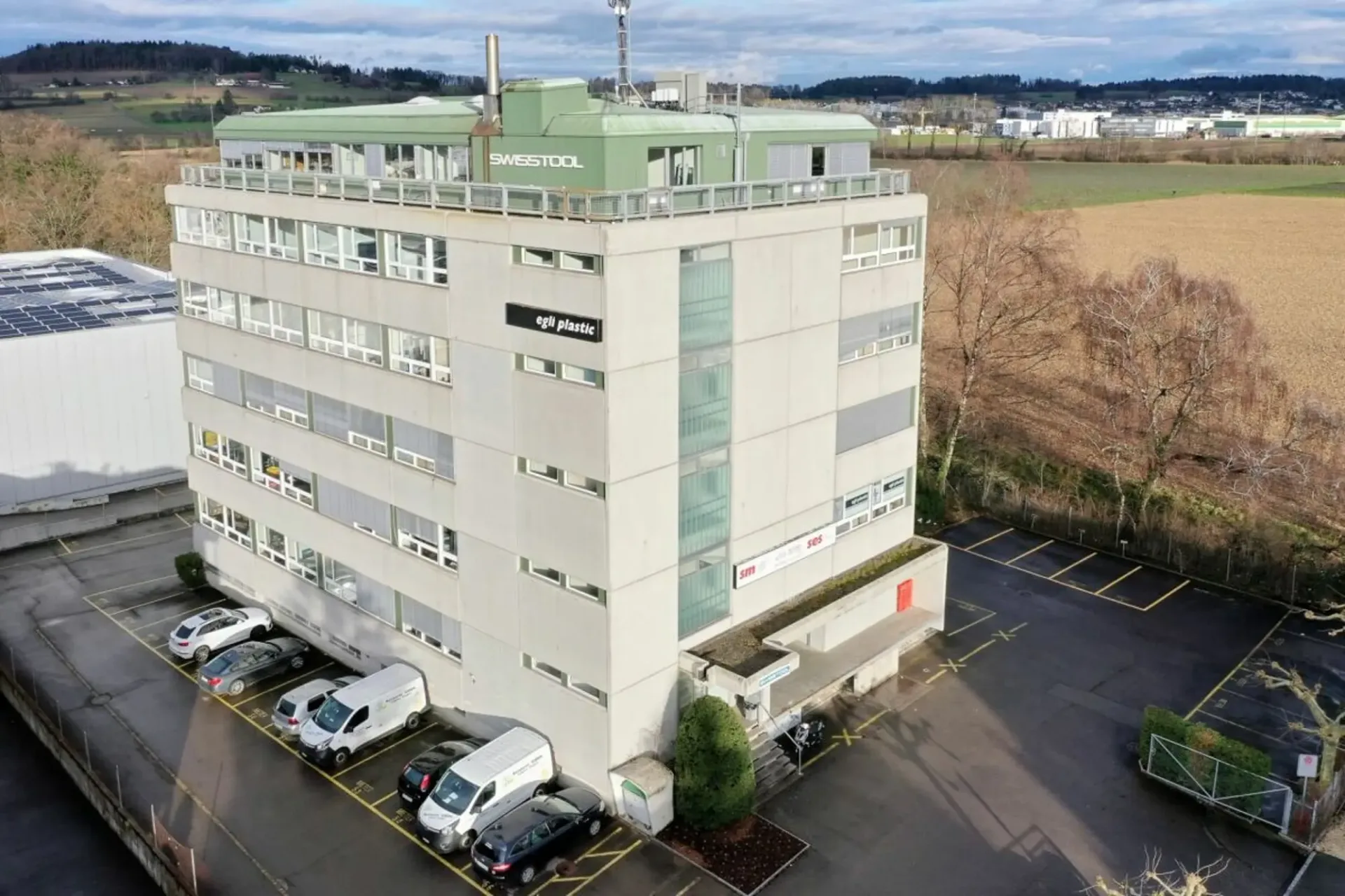 Stolze Gewerbeliegenschaft in Dällikon