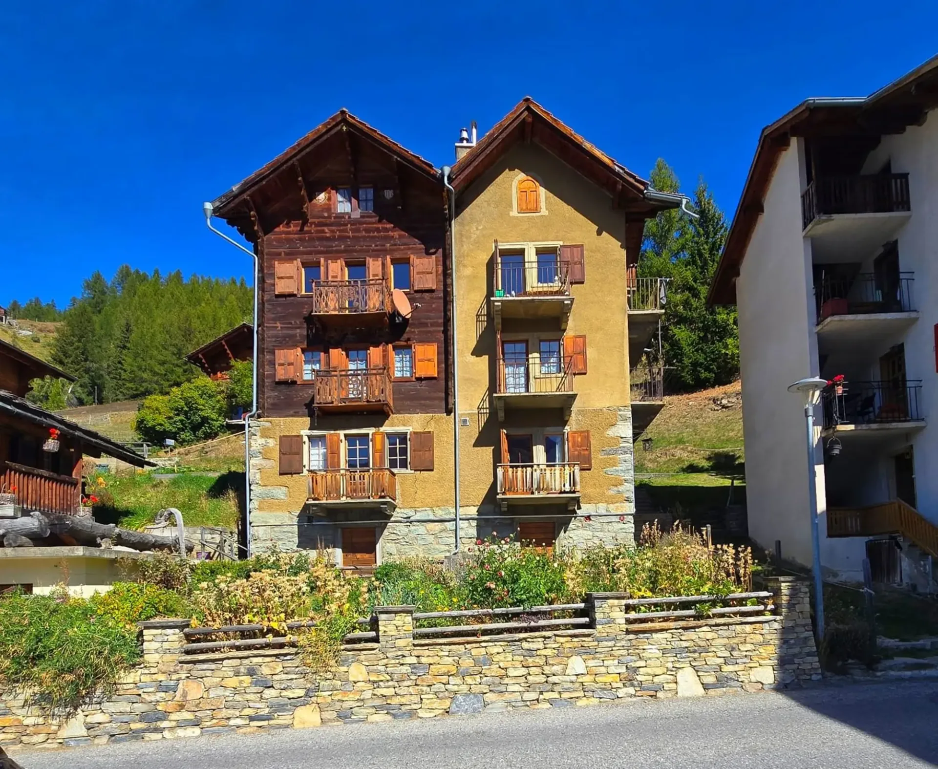 Charmantes Wohnung in Eison (Val d’Hérens) mit Aussicht, großem Garten und Garage