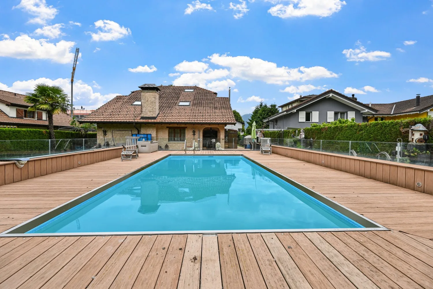 Schöne individuelle Villa mit 8 Zimmern, Swimmingpool und Garten in Bouveret