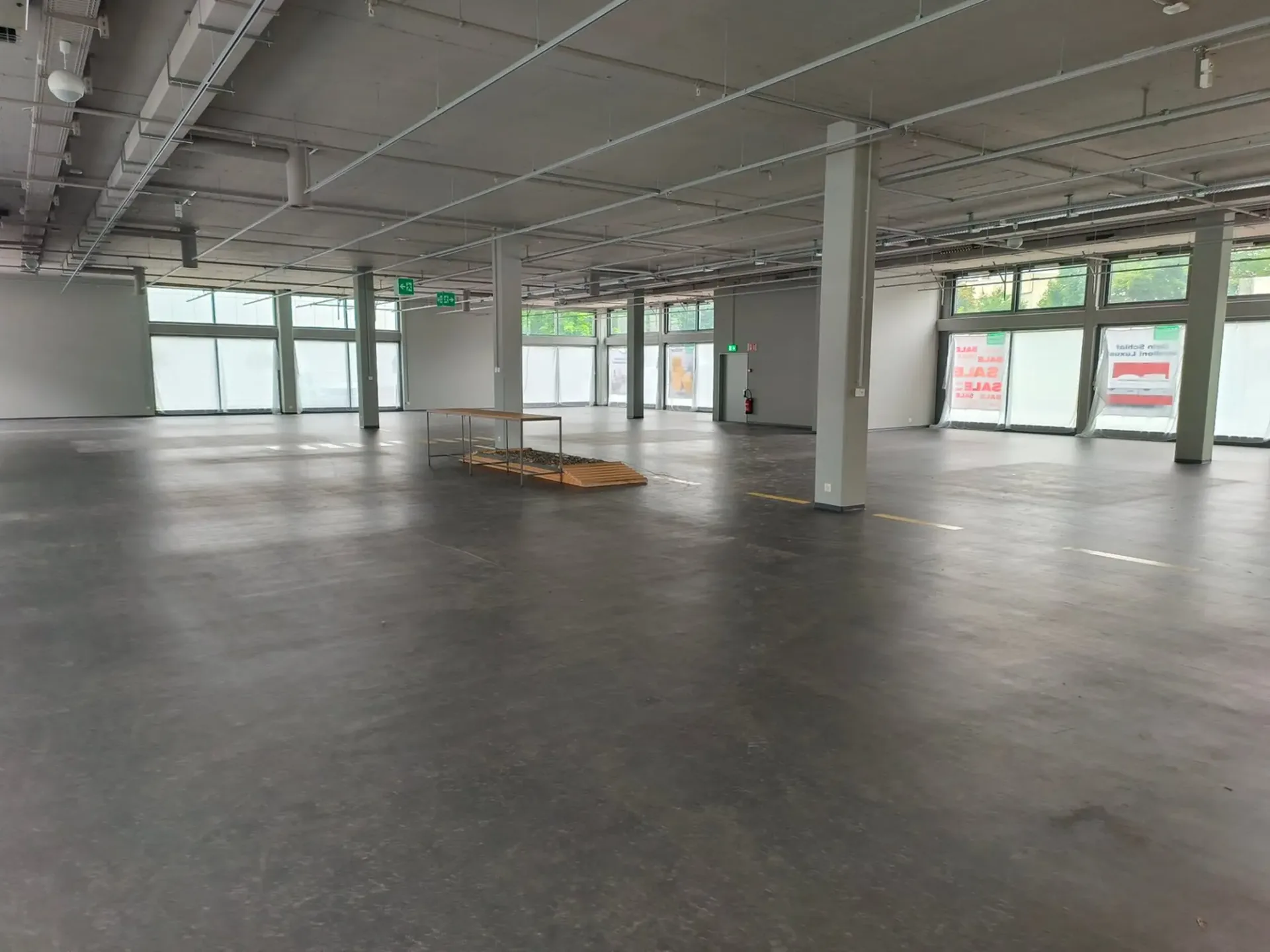 Top-Visibilität von der Zürichstrasse in Hinwil - 2'370 m²