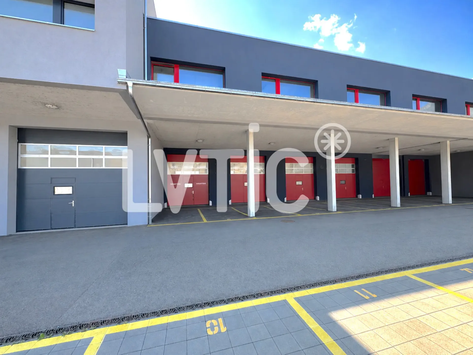 Laboratori, magazzini di 400 m2 in vendita a Collombey