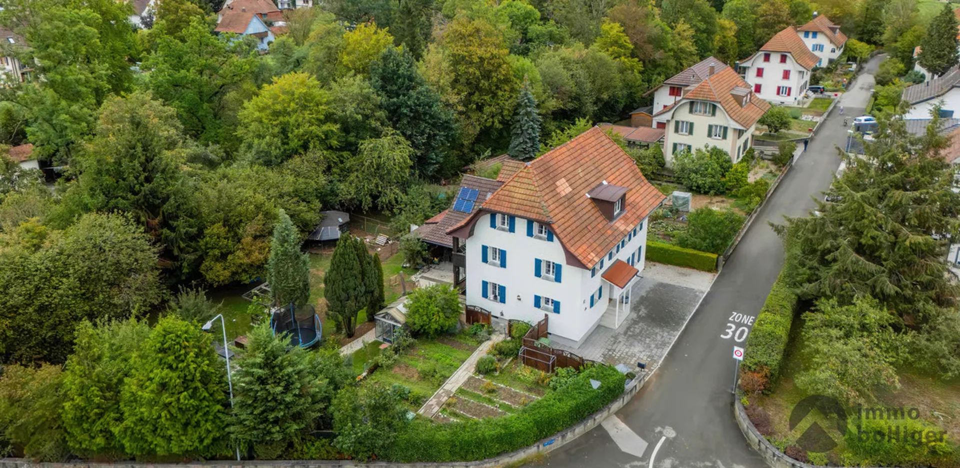 Lots of space, large garden and attractive surroundings