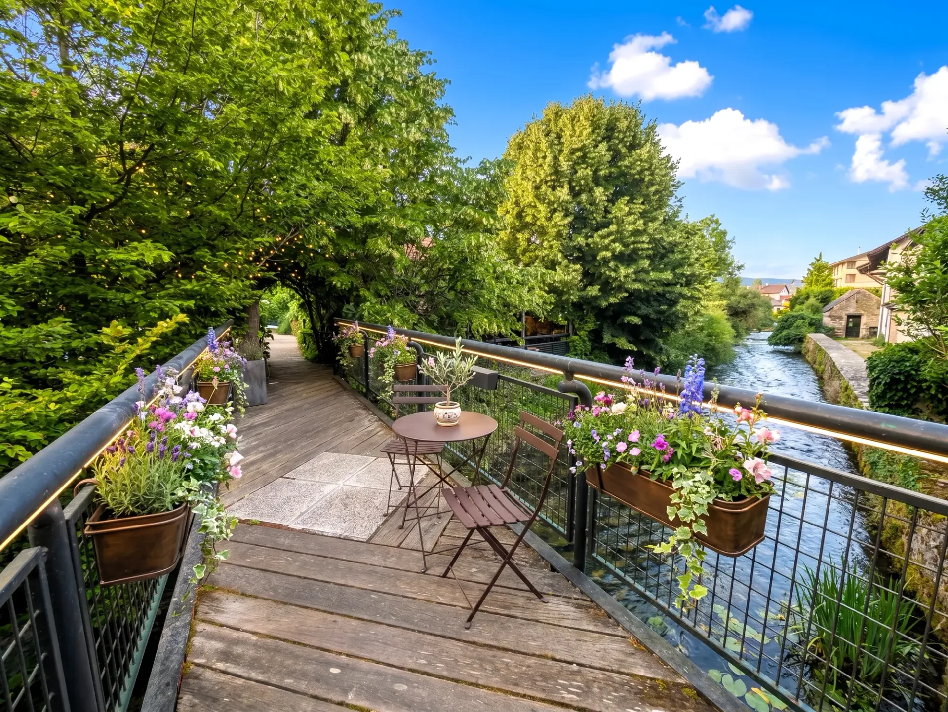 Restaurant-Lizenz III zu verkaufen: Stadtzentrum von Divonne-les-Bains, Terrasse + privater Garten am Wasser