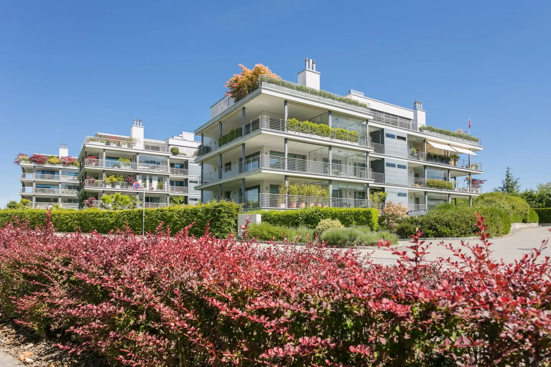 Grosszügiges Wohnen an sonniger Lage | Spacious Living in a Sunny Location