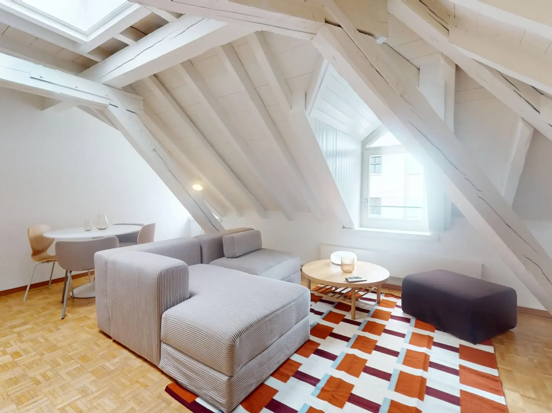 Charming furnished 1-bedroom apartment under the roof with exposed beams – Servette, Geneva