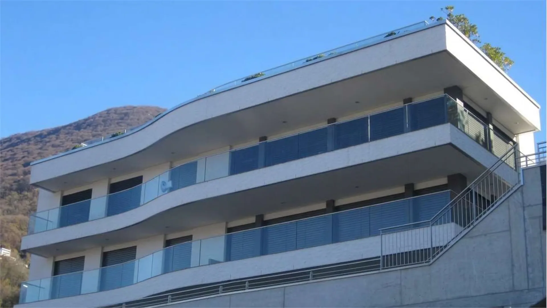 Lugano-Albonago - Elegantes Appartement 3.5 Zimmer mit privatem Garten