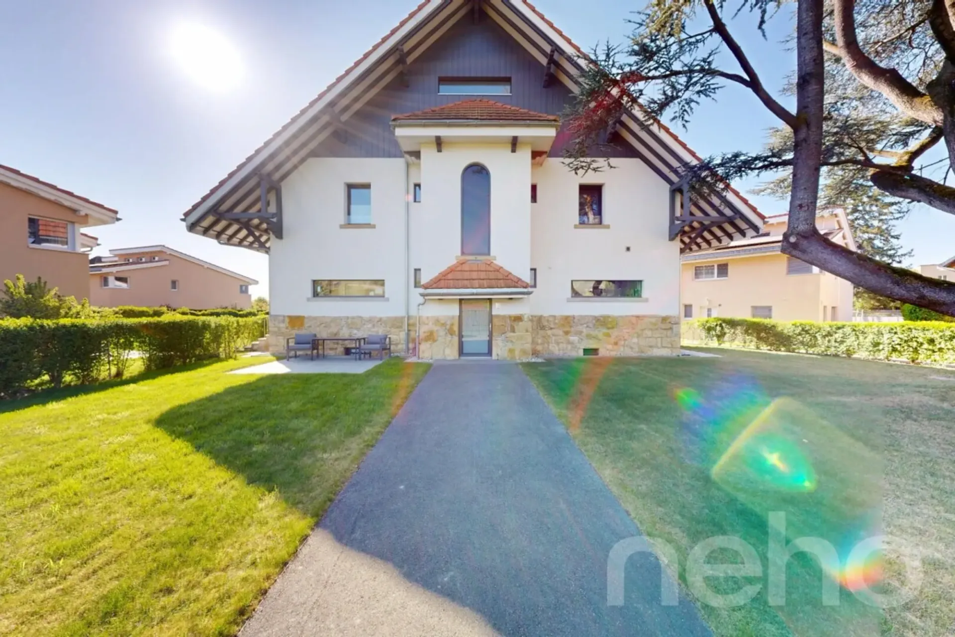 Triplex von Ausnahme mit 6,5 Zimmern, Sauna und Garten