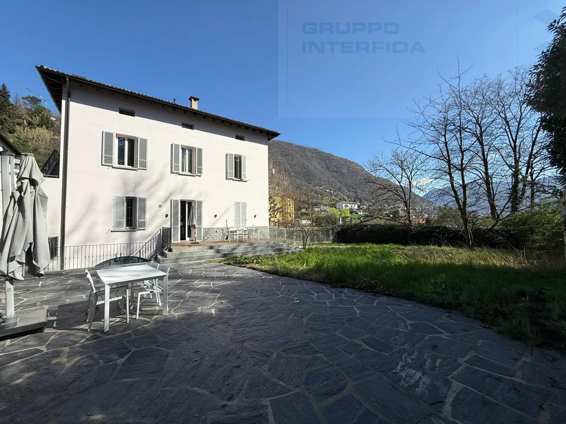 Haus mit Park renoviert