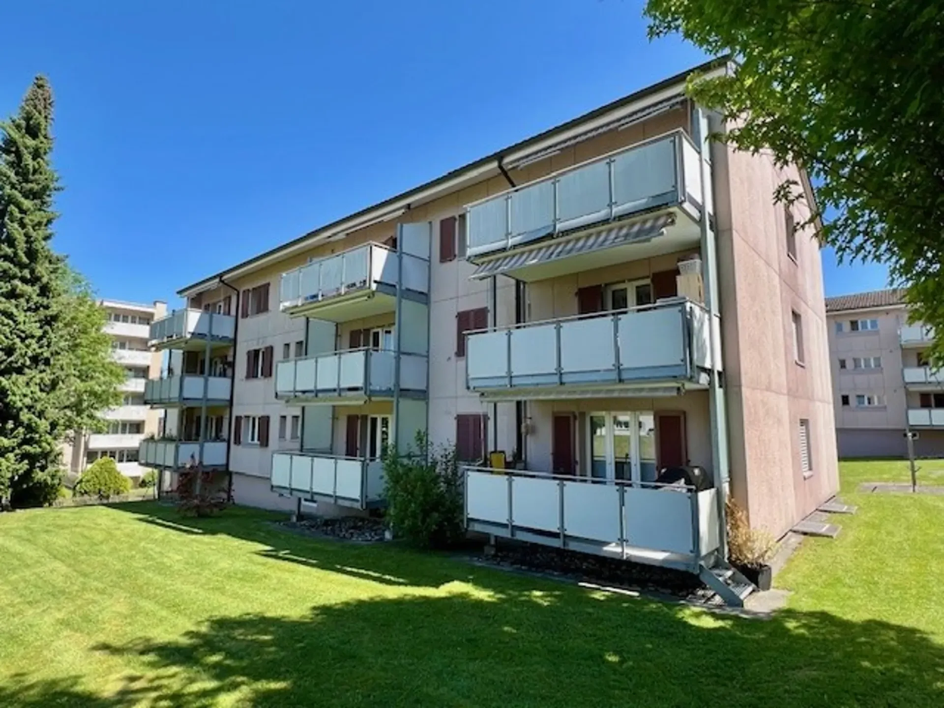 2.5 Zimmer-Wohnung im 1. OG mit Balkon