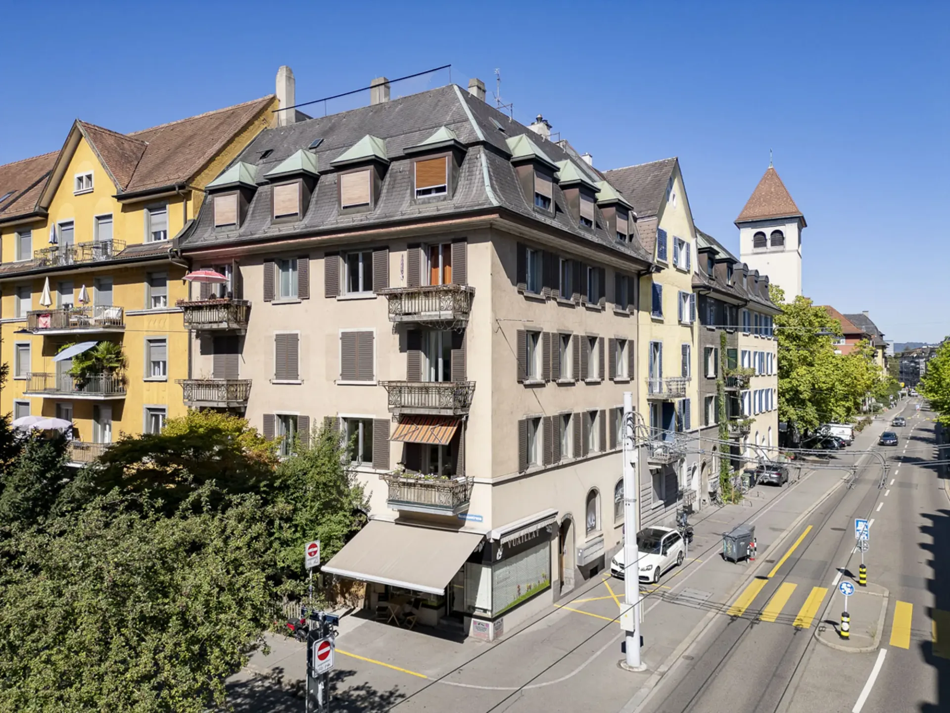 einmalige Gelegenheit in Wiedikon: Mehrfamilienhaus mit Gewerbefläche