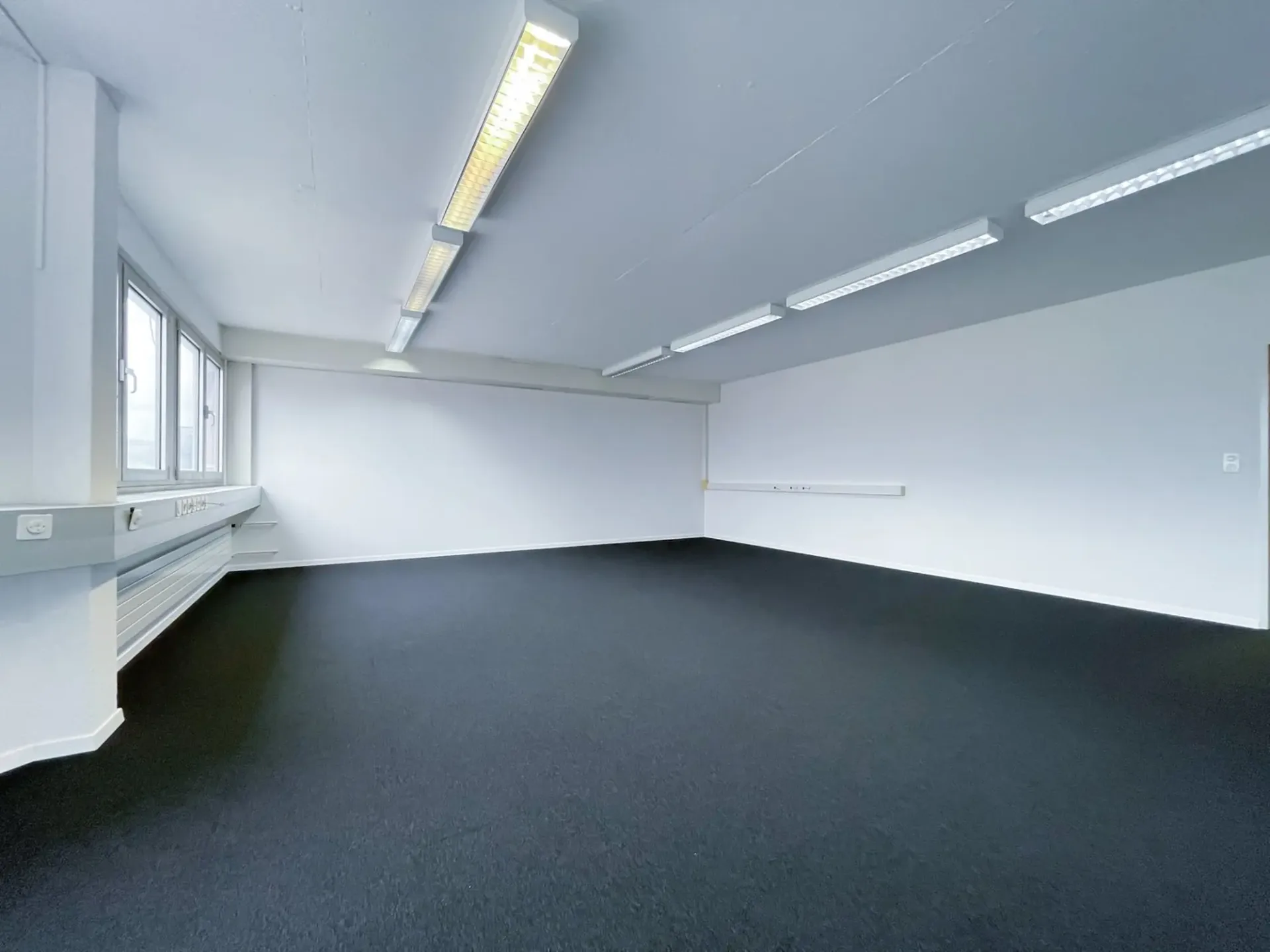 Bureau individuel rénové récemment