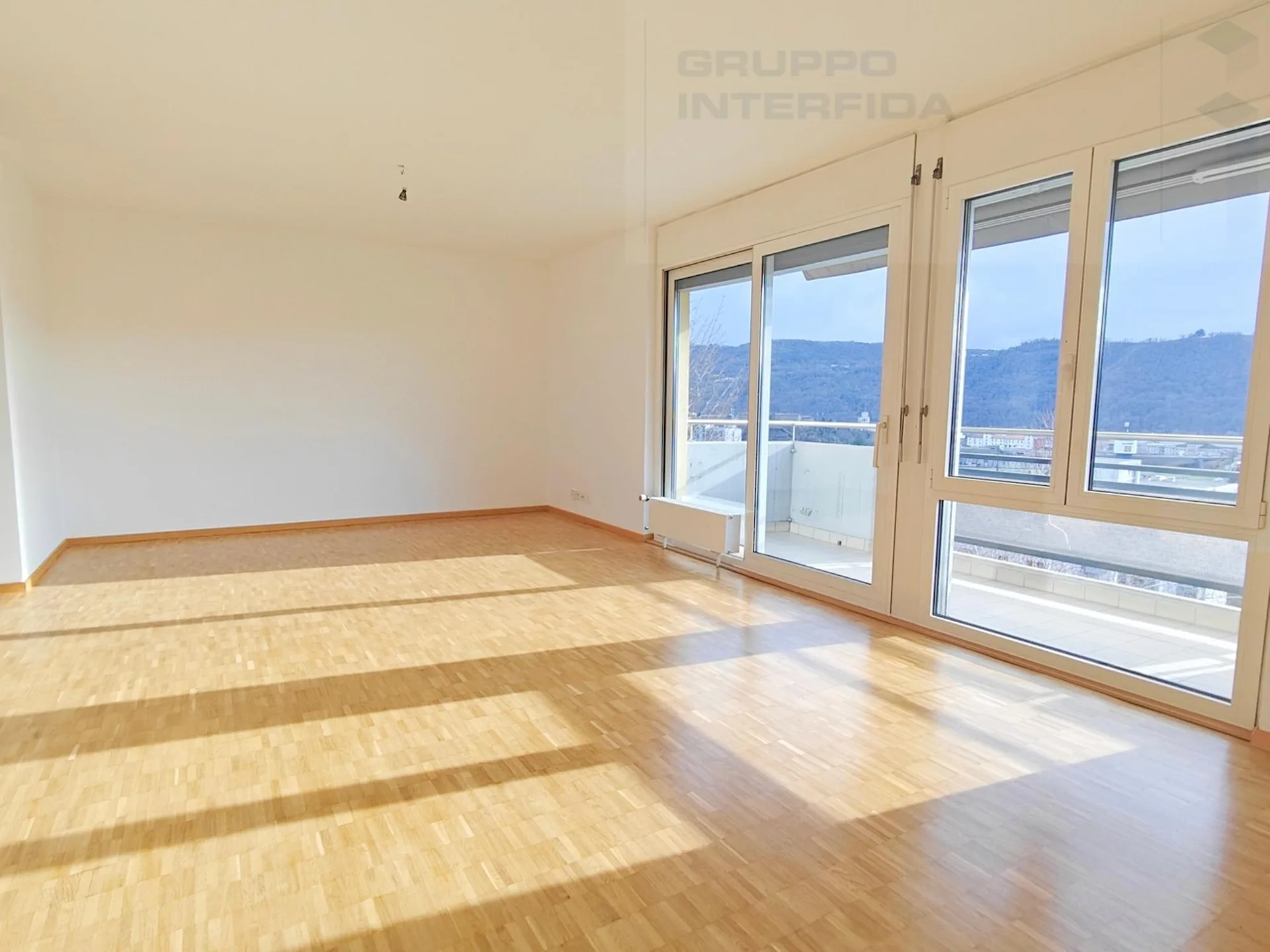 HELLES 4.5 ZIMMER APARTMENT IN MORBIO INFERIORE