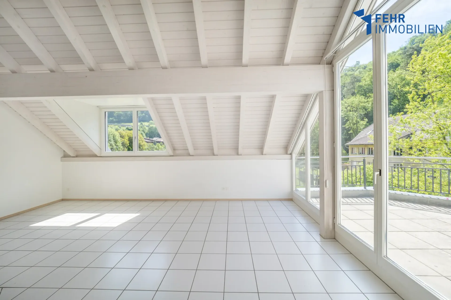 Fehr Immobilien - Komfortable 4.5-Zimmer-Dachwohnung