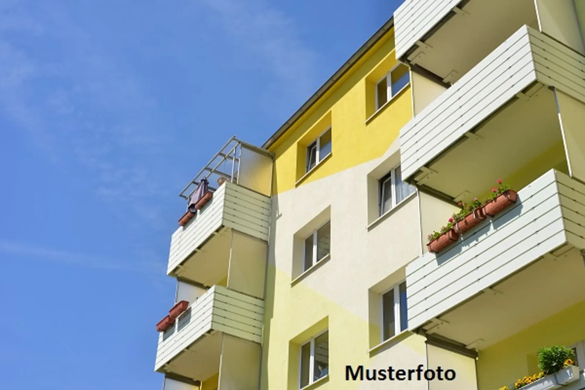 *Mehrfamilienhaus mit Imbiss-Container*