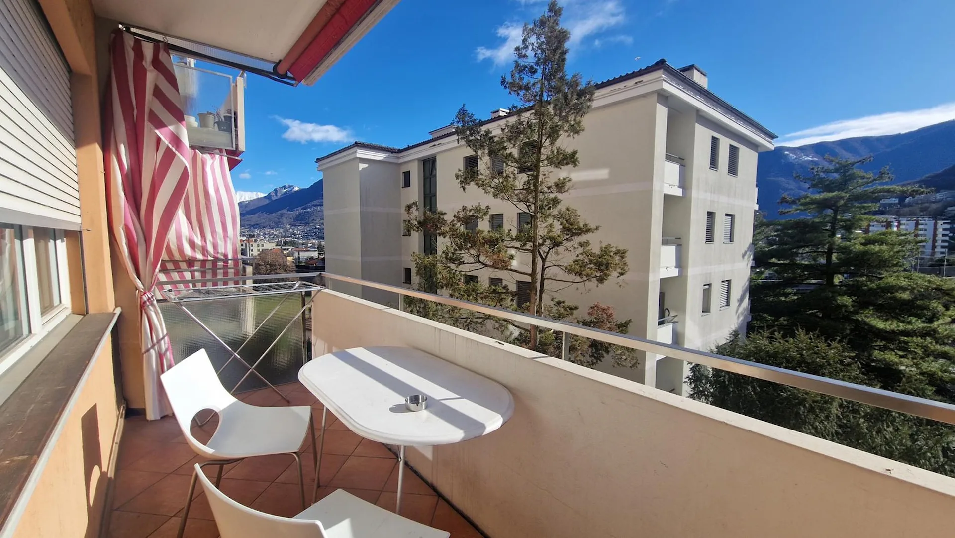 Appartement mit 7 Zimmern, renoviert mit großen Räumen und Balkonen