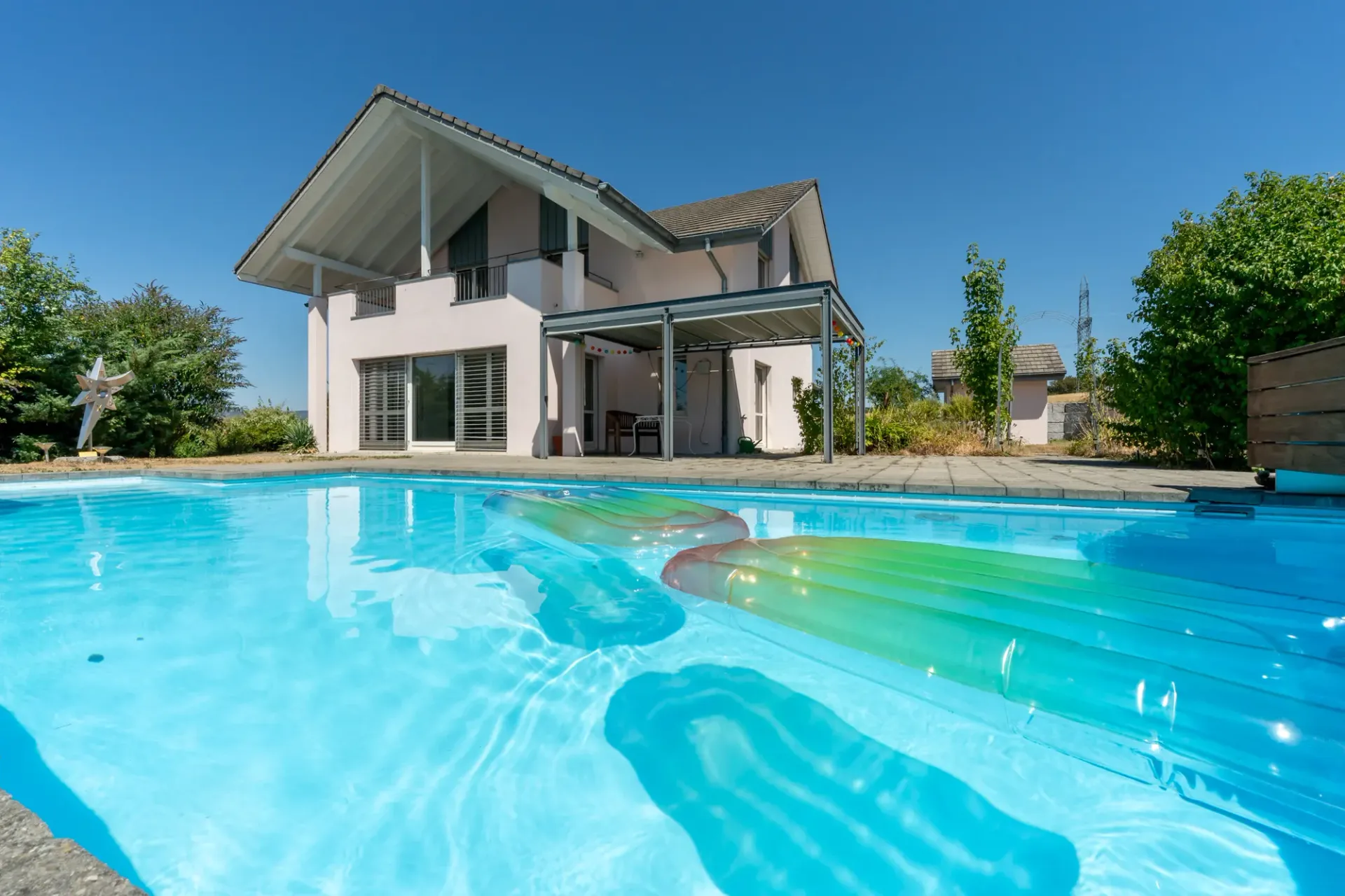 Grosszügiges, gepflegtes Landhaus an Toplage - mit Pool