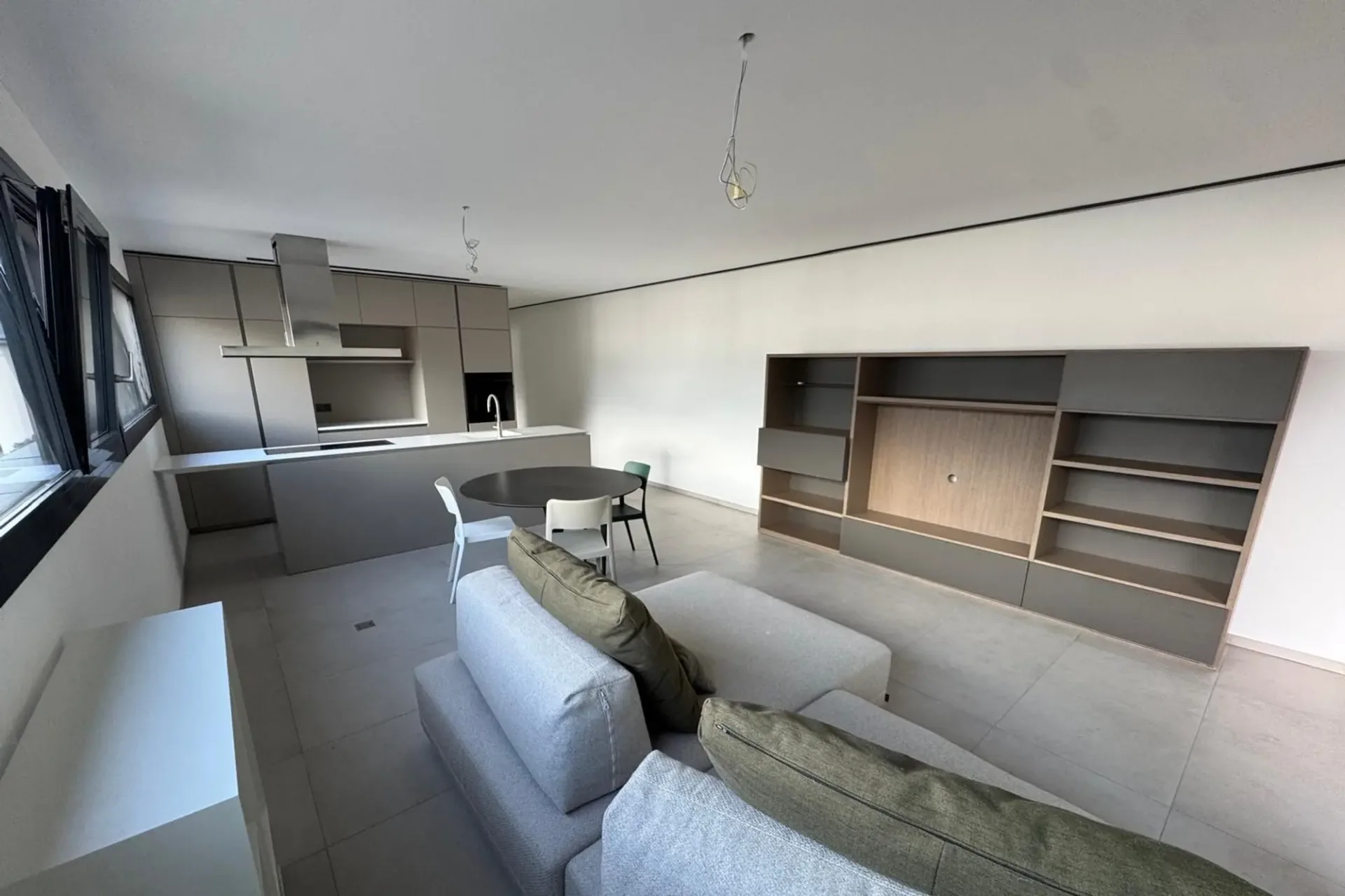 Appartement 2,5 pièces moderne avec terrasse disponible immédiatement, également meublé