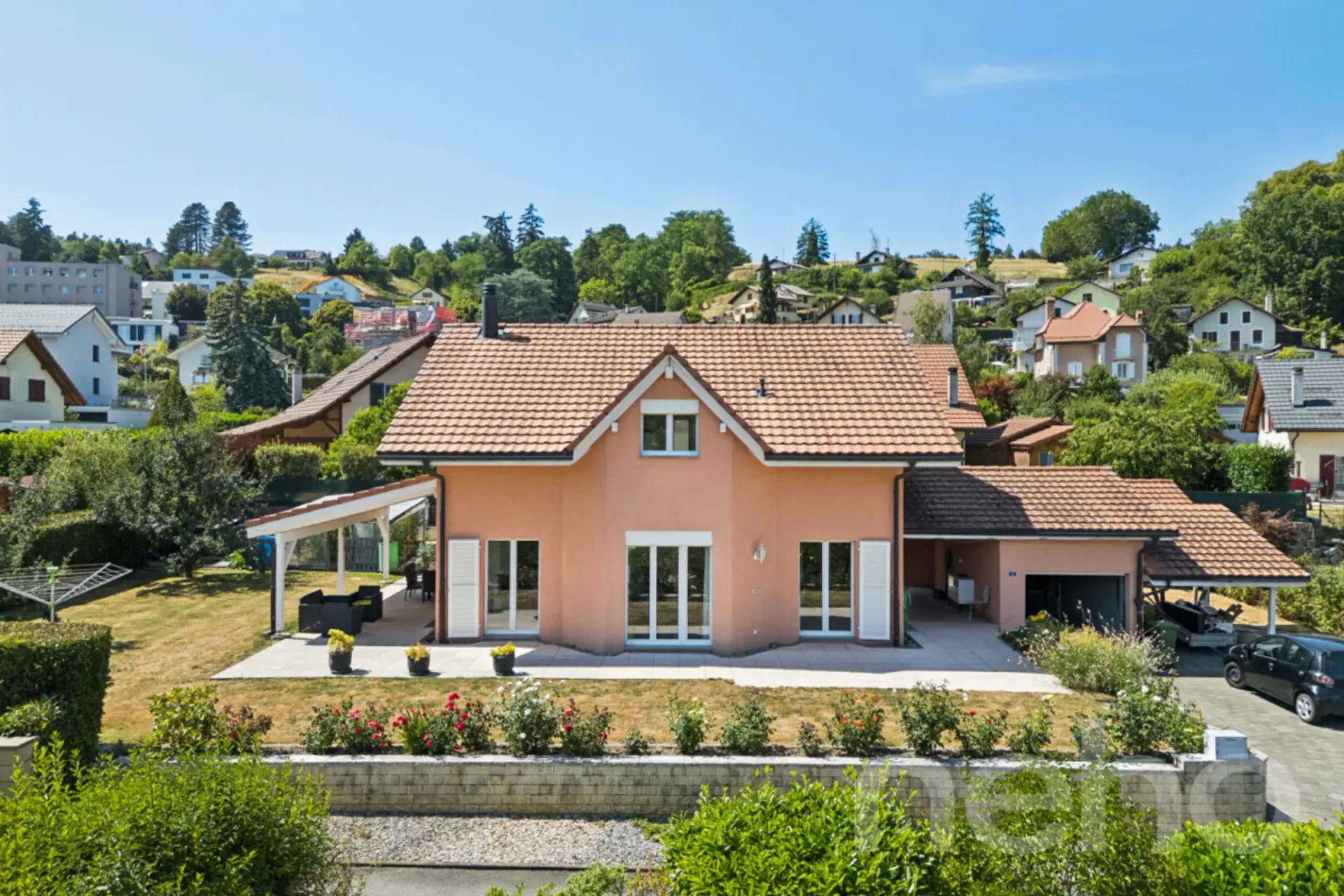 Familienvilla mit Potenzial für Studio oder Büro