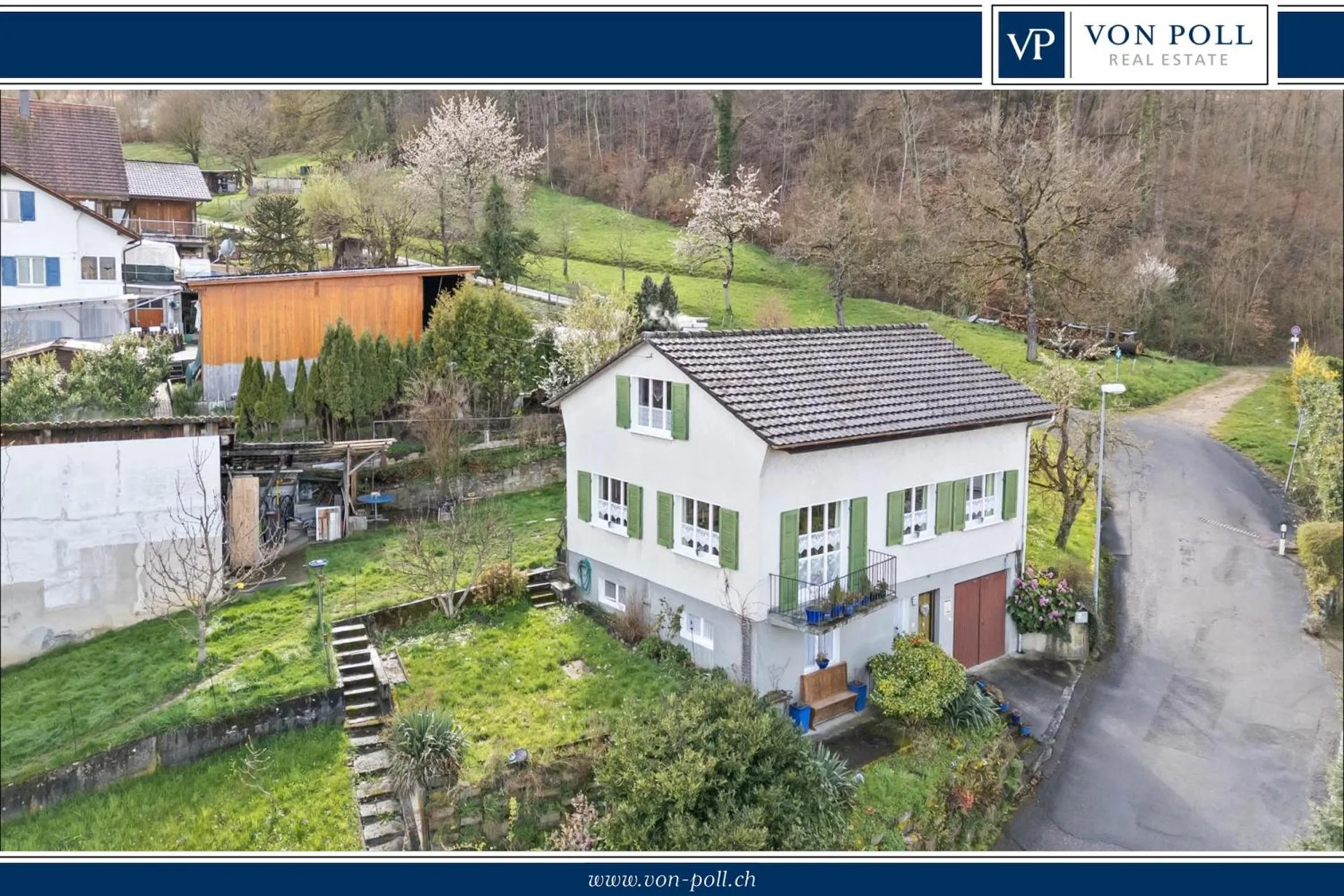 Einfamilienhaus mit Nebengebäude auf grosser Parzelle mit Entwicklungs
