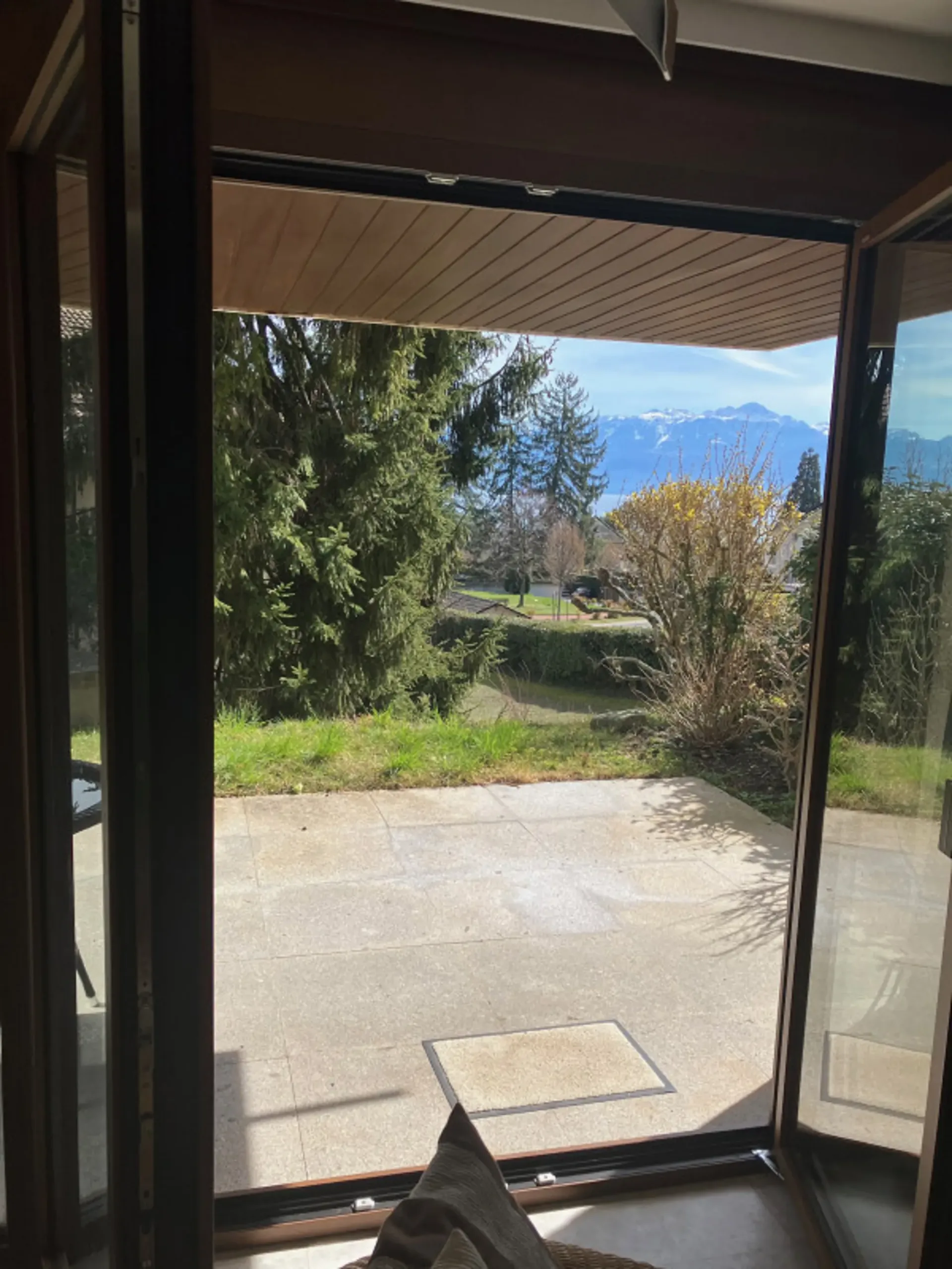 Magnifique 2 pièce meublé avec terrasse de 57m2 à deux min du lac/St-Sulpice VD