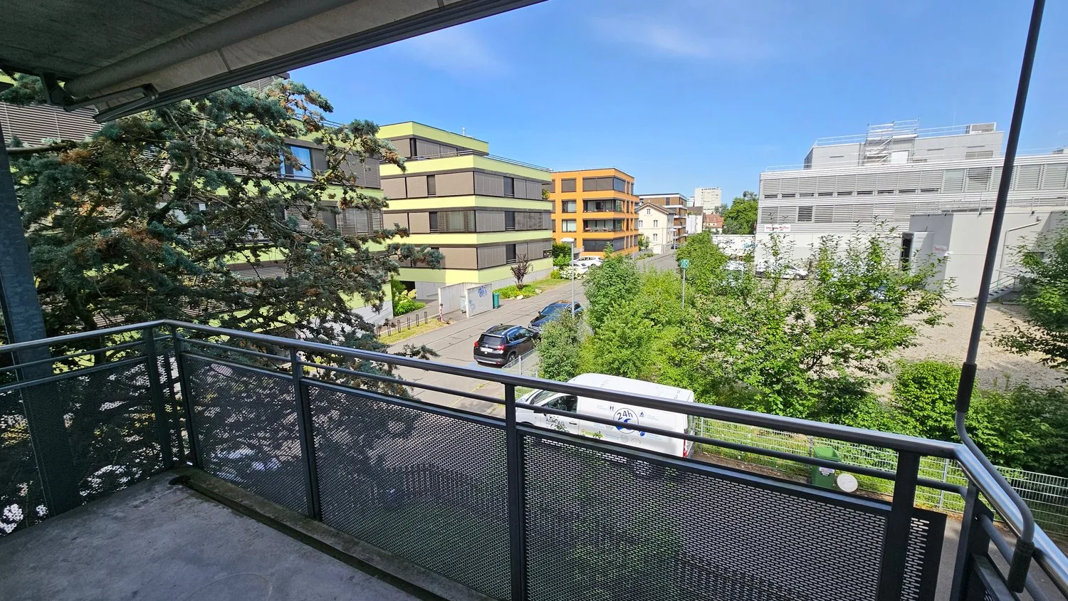 Appartamento luminoso rinnovato di 2,5 locali con balcone al confine con Basilea
