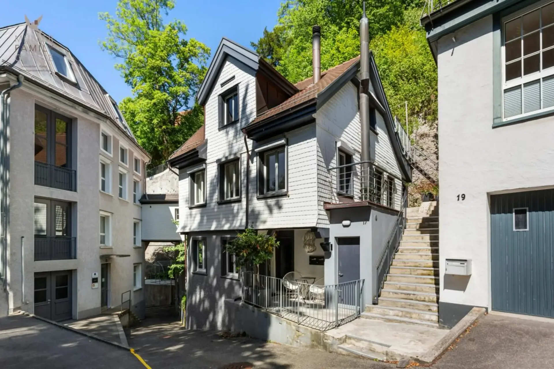 Urban single-family house with studio near the old town and Mülenenschlucht